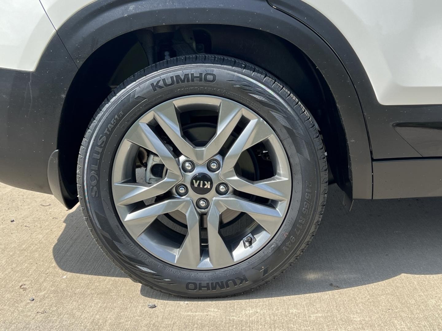 2021 WHITE /Gray Cloth Kia Seltos S AWD (KNDEUCAA3M7) with an 2.0L 4 Cyl. engine, CVT transmission, located at 506 S. Kingshighway, Cape Girardeau, MO, 63703, (573) 235-5000, 37.294994, -89.556206 - 2021 Kia Seltos S 1-Owner 67xxx miles All Wheel Drive 2.0L 4 Cyl. Automatic Backup Camera Heated Seats Bluetooth Cruise Power Windows/Locks/Mirrors We have financing available and we accept trades! Fill out a credit application on our website or come by today! If you have any questions, - Photo#33