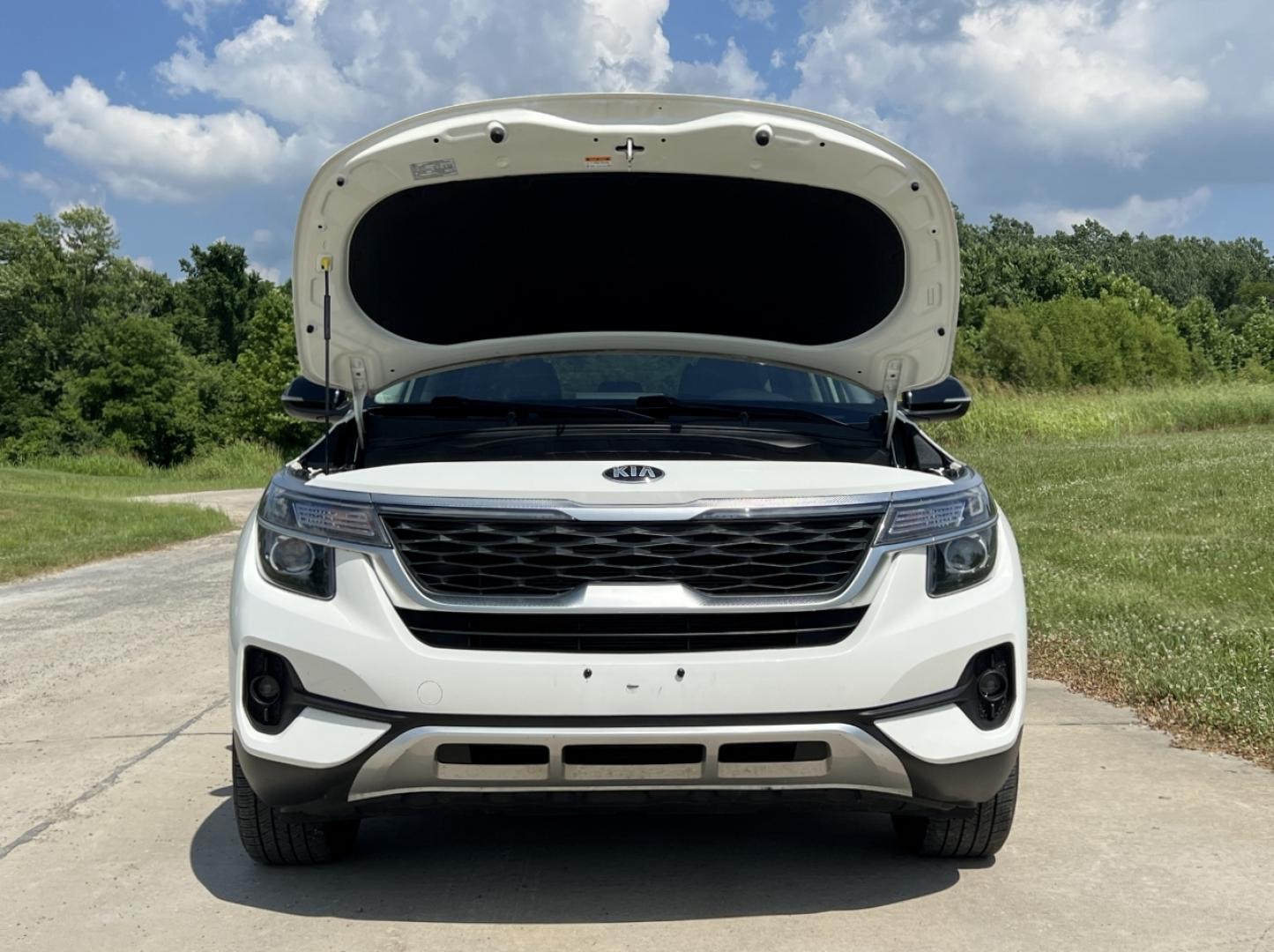 2021 WHITE /Gray Cloth Kia Seltos S AWD (KNDEUCAA3M7) with an 2.0L 4 Cyl. engine, CVT transmission, located at 506 S. Kingshighway, Cape Girardeau, MO, 63703, (573) 235-5000, 37.294994, -89.556206 - 2021 Kia Seltos S 1-Owner 67xxx miles All Wheel Drive 2.0L 4 Cyl. Automatic Backup Camera Heated Seats Bluetooth Cruise Power Windows/Locks/Mirrors We have financing available and we accept trades! Fill out a credit application on our website or come by today! If you have any questions, - Photo#28