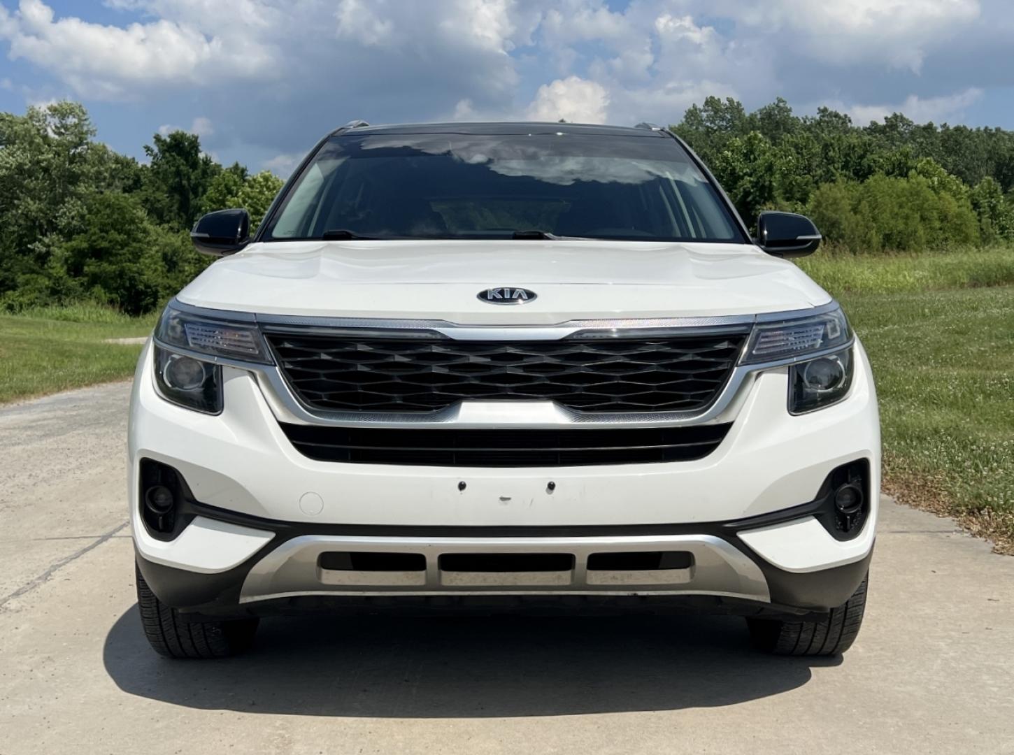2021 WHITE /Gray Cloth Kia Seltos S AWD (KNDEUCAA3M7) with an 2.0L 4 Cyl. engine, CVT transmission, located at 506 S. Kingshighway, Cape Girardeau, MO, 63703, (573) 235-5000, 37.294994, -89.556206 - 2021 Kia Seltos S 1-Owner 67xxx miles All Wheel Drive 2.0L 4 Cyl. Automatic Backup Camera Heated Seats Bluetooth Cruise Power Windows/Locks/Mirrors We have financing available and we accept trades! Fill out a credit application on our website or come by today! If you have any questions, - Photo#10