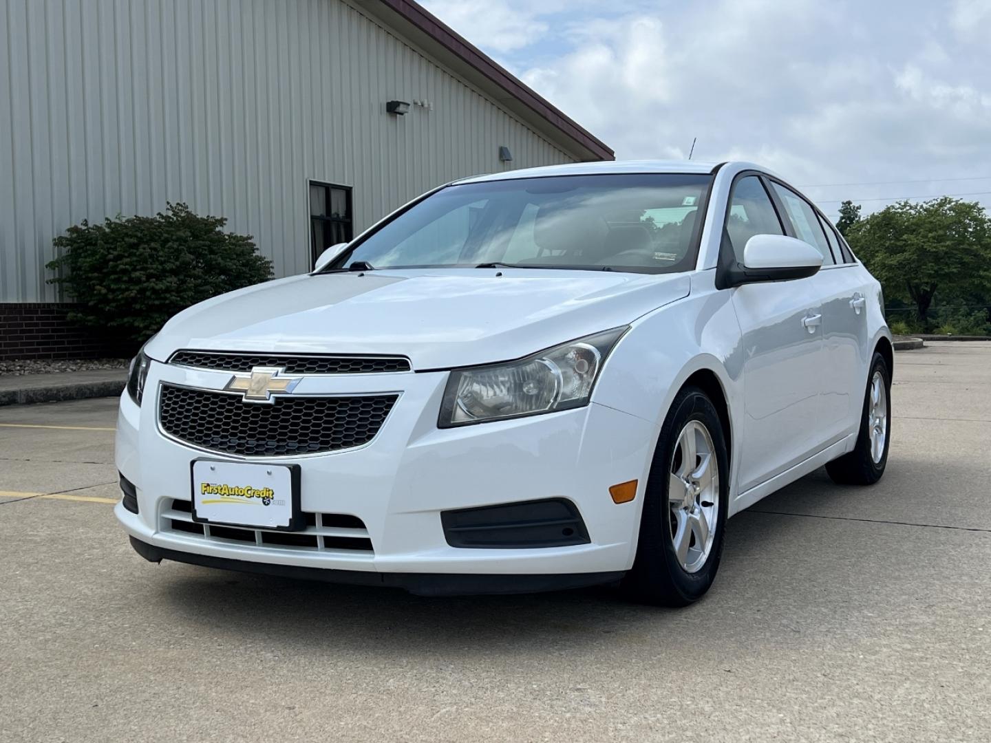 2012 WHITE /Gray Cloth Chevrolet Cruze LT (1G1PE5SC9C7) with an 1.4L 4 Cyl. Turbo engine, Automatic transmission, located at 2990 Old Orchard Rd., Jackson, MO, 63755, 37.354214, -89.612106 - 2012 Chevrolet Cruze LT 141xxx miles Front Wheel Drive 1.4L 4 Cyl. Automatic Cruise Power Windows/Locks/Mirrors We have financing available and we accept trades! Fill out a credit application on our website or come by today! If you have any questions, give us a call at (573) 204-7777 or visi - Photo#2