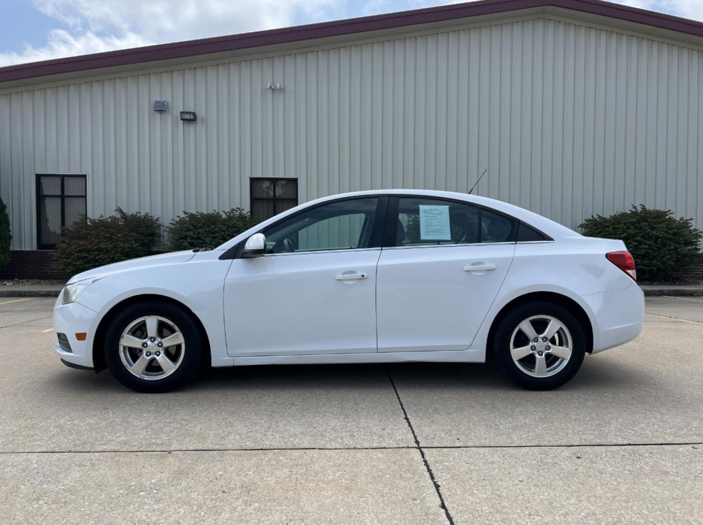 2012 WHITE /Gray Cloth Chevrolet Cruze LT (1G1PE5SC9C7) with an 1.4L 4 Cyl. Turbo engine, Automatic transmission, located at 2990 Old Orchard Rd., Jackson, MO, 63755, 37.354214, -89.612106 - 2012 Chevrolet Cruze LT 141xxx miles Front Wheel Drive 1.4L 4 Cyl. Automatic Cruise Power Windows/Locks/Mirrors We have financing available and we accept trades! Fill out a credit application on our website or come by today! If you have any questions, give us a call at (573) 204-7777 or visi - Photo#3