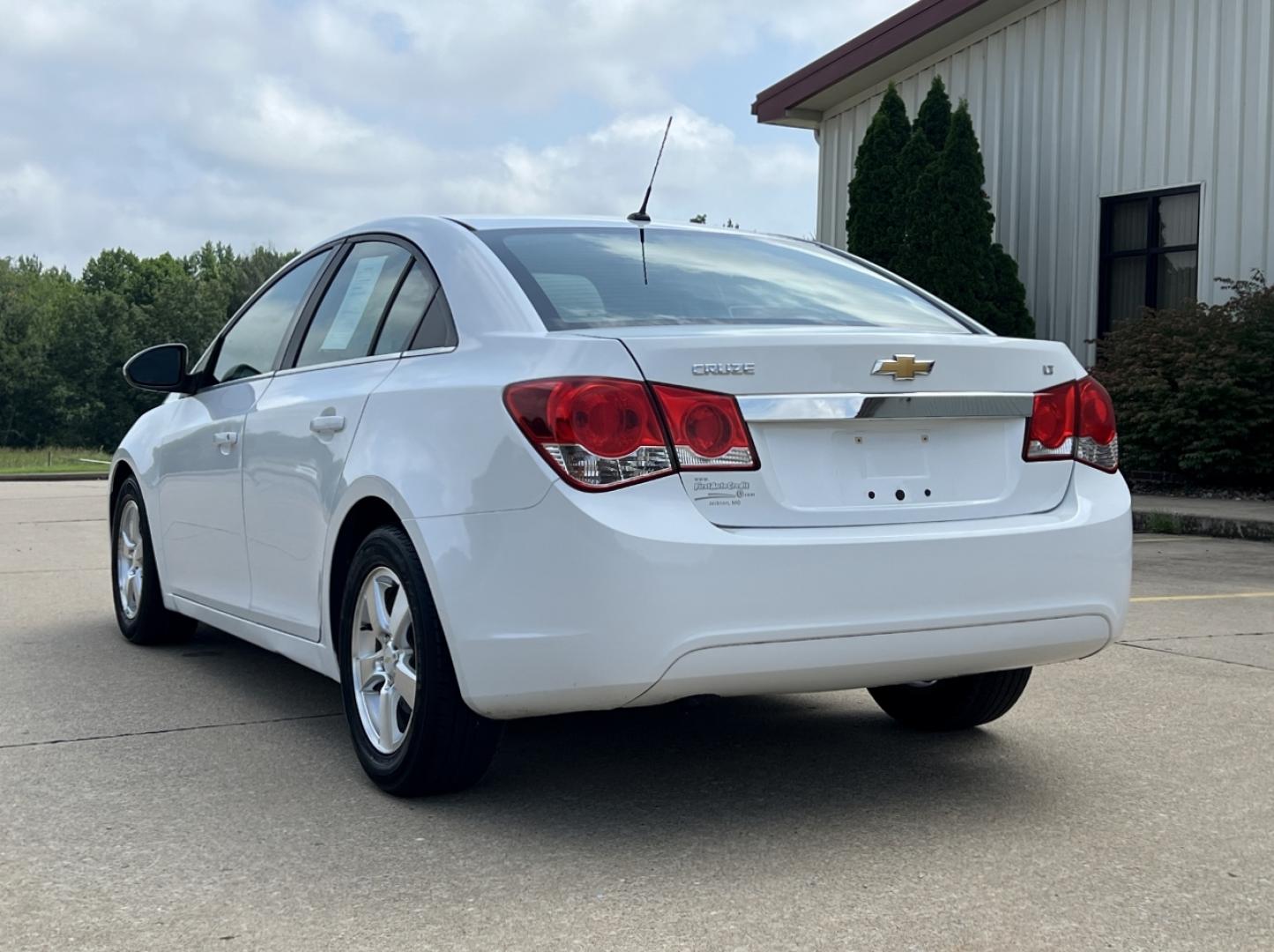 2012 WHITE /Gray Cloth Chevrolet Cruze LT (1G1PE5SC9C7) with an 1.4L 4 Cyl. Turbo engine, Automatic transmission, located at 2990 Old Orchard Rd., Jackson, MO, 63755, 37.354214, -89.612106 - 2012 Chevrolet Cruze LT 141xxx miles Front Wheel Drive 1.4L 4 Cyl. Automatic Cruise Power Windows/Locks/Mirrors We have financing available and we accept trades! Fill out a credit application on our website or come by today! If you have any questions, give us a call at (573) 204-7777 or visi - Photo#6