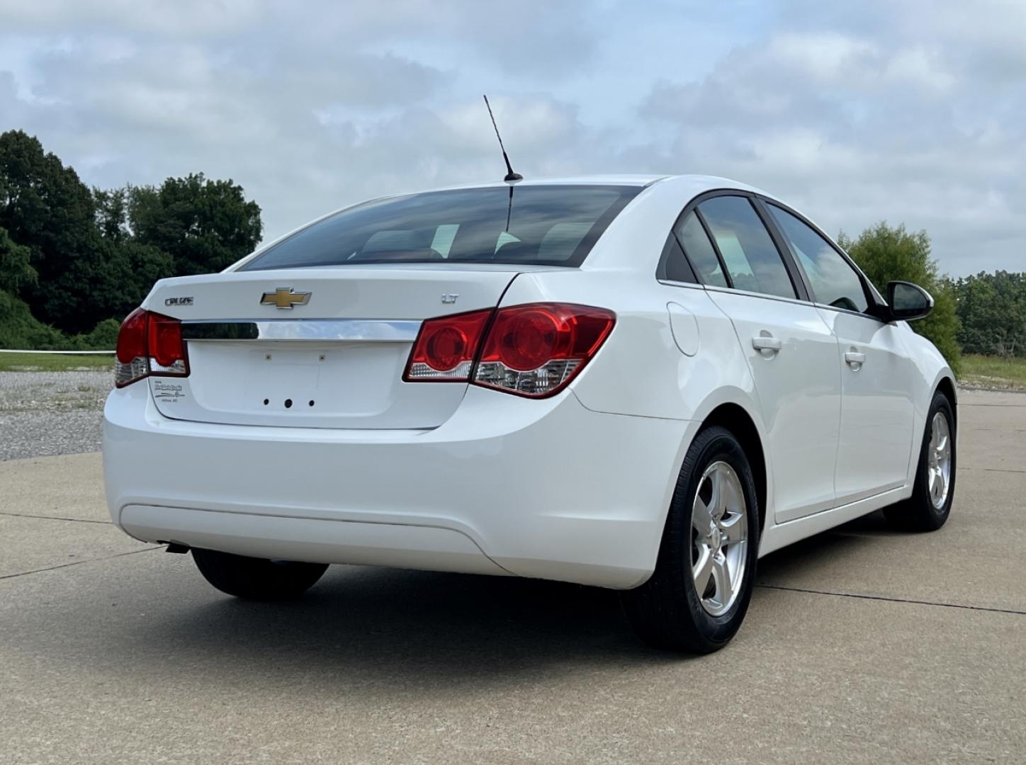 2012 WHITE /Gray Cloth Chevrolet Cruze LT (1G1PE5SC9C7) with an 1.4L 4 Cyl. Turbo engine, Automatic transmission, located at 2990 Old Orchard Rd., Jackson, MO, 63755, 37.354214, -89.612106 - 2012 Chevrolet Cruze LT 141xxx miles Front Wheel Drive 1.4L 4 Cyl. Automatic Cruise Power Windows/Locks/Mirrors We have financing available and we accept trades! Fill out a credit application on our website or come by today! If you have any questions, give us a call at (573) 204-7777 or visi - Photo#5