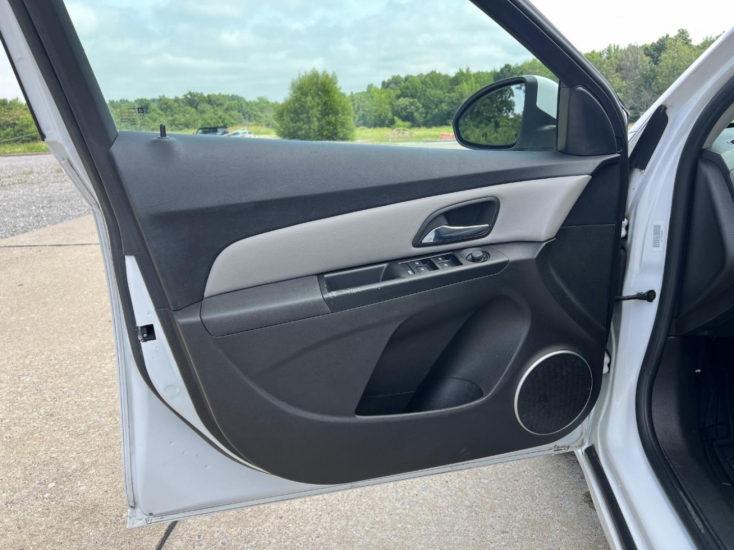 2012 WHITE /Gray Cloth Chevrolet Cruze LT (1G1PE5SC9C7) with an 1.4L 4 Cyl. Turbo engine, Automatic transmission, located at 2990 Old Orchard Rd., Jackson, MO, 63755, 37.354214, -89.612106 - 2012 Chevrolet Cruze LT 141xxx miles Front Wheel Drive 1.4L 4 Cyl. Automatic Cruise Power Windows/Locks/Mirrors We have financing available and we accept trades! Fill out a credit application on our website or come by today! If you have any questions, give us a call at (573) 204-7777 or visi - Photo#9