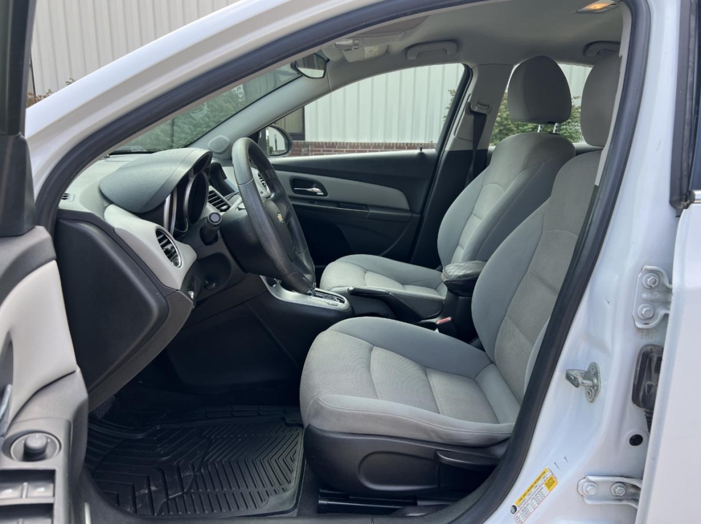 2012 WHITE /Gray Cloth Chevrolet Cruze LT (1G1PE5SC9C7) with an 1.4L 4 Cyl. Turbo engine, Automatic transmission, located at 2990 Old Orchard Rd., Jackson, MO, 63755, 37.354214, -89.612106 - 2012 Chevrolet Cruze LT 141xxx miles Front Wheel Drive 1.4L 4 Cyl. Automatic Cruise Power Windows/Locks/Mirrors We have financing available and we accept trades! Fill out a credit application on our website or come by today! If you have any questions, give us a call at (573) 204-7777 or visi - Photo#10