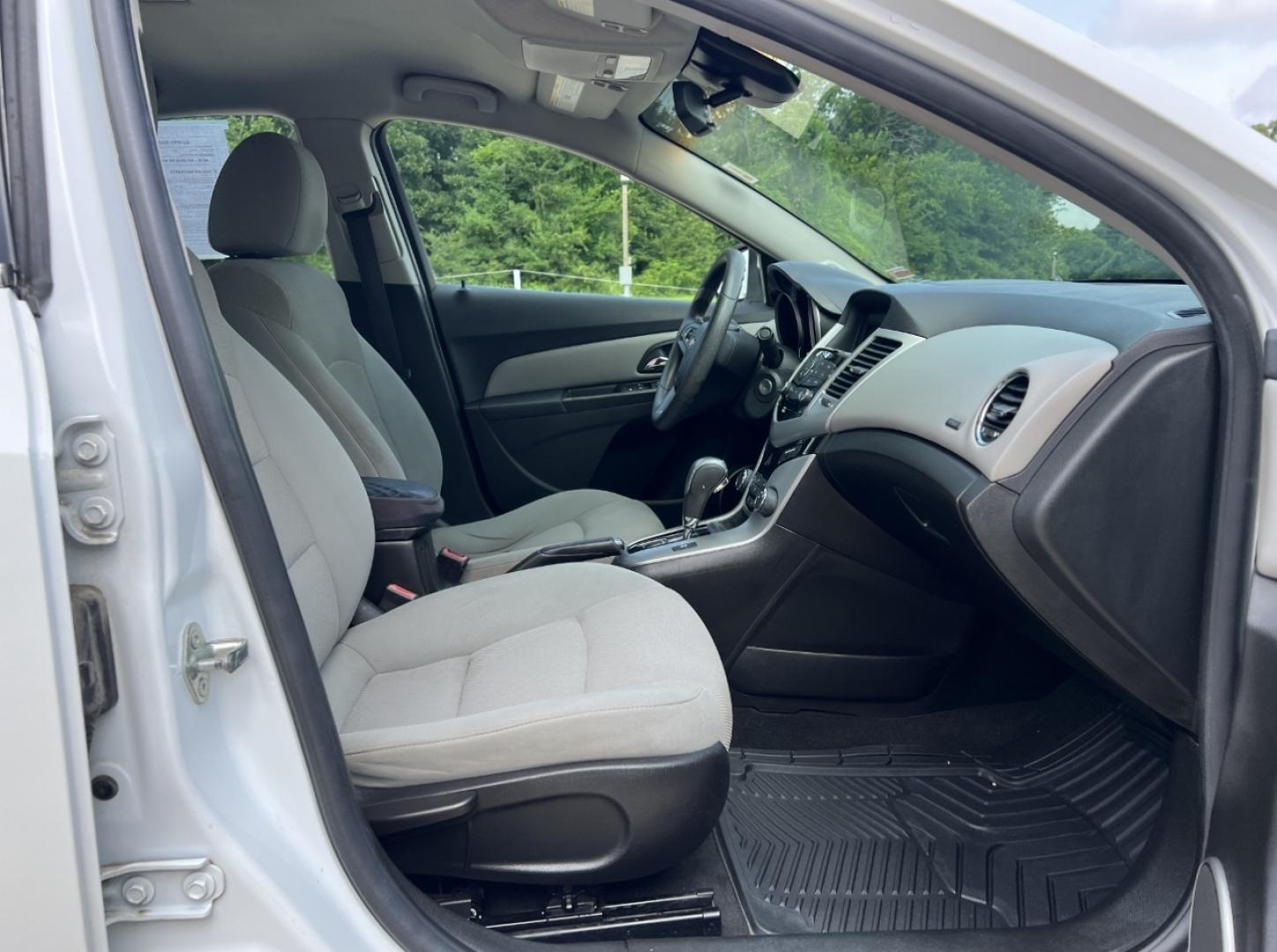 2012 WHITE /Gray Cloth Chevrolet Cruze LT (1G1PE5SC9C7) with an 1.4L 4 Cyl. Turbo engine, Automatic transmission, located at 2990 Old Orchard Rd., Jackson, MO, 63755, 37.354214, -89.612106 - 2012 Chevrolet Cruze LT 141xxx miles Front Wheel Drive 1.4L 4 Cyl. Automatic Cruise Power Windows/Locks/Mirrors We have financing available and we accept trades! Fill out a credit application on our website or come by today! If you have any questions, give us a call at (573) 204-7777 or visi - Photo#12