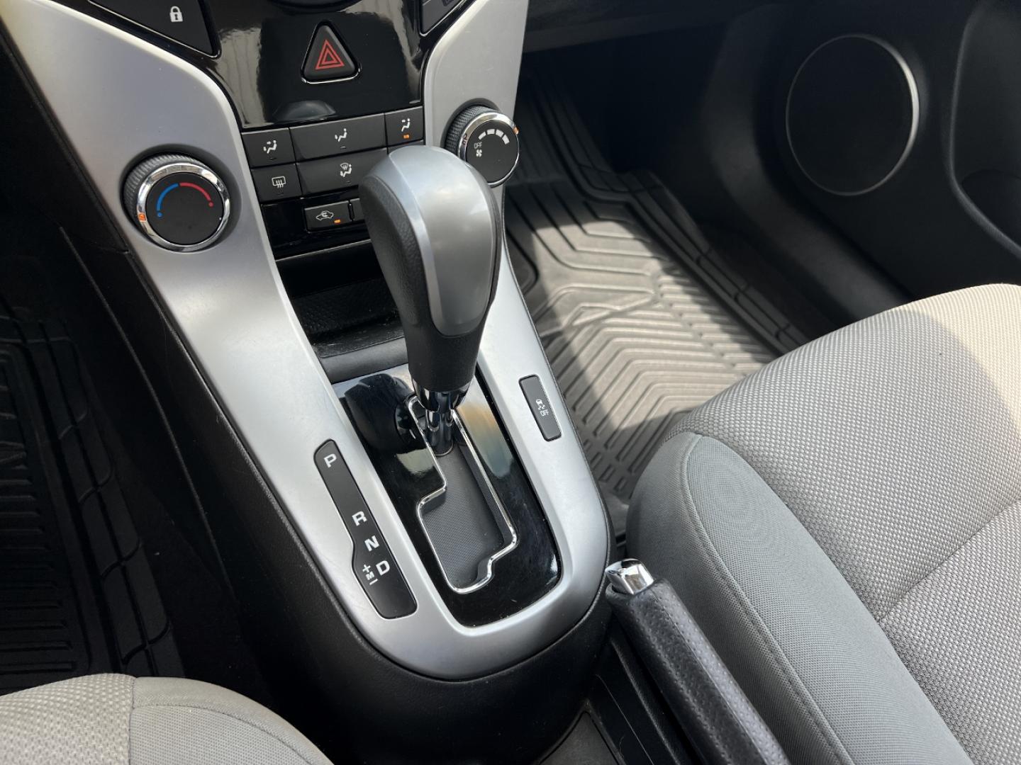 2012 WHITE /Gray Cloth Chevrolet Cruze LT (1G1PE5SC9C7) with an 1.4L 4 Cyl. Turbo engine, Automatic transmission, located at 2990 Old Orchard Rd., Jackson, MO, 63755, 37.354214, -89.612106 - 2012 Chevrolet Cruze LT 141xxx miles Front Wheel Drive 1.4L 4 Cyl. Automatic Cruise Power Windows/Locks/Mirrors We have financing available and we accept trades! Fill out a credit application on our website or come by today! If you have any questions, give us a call at (573) 204-7777 or visi - Photo#19