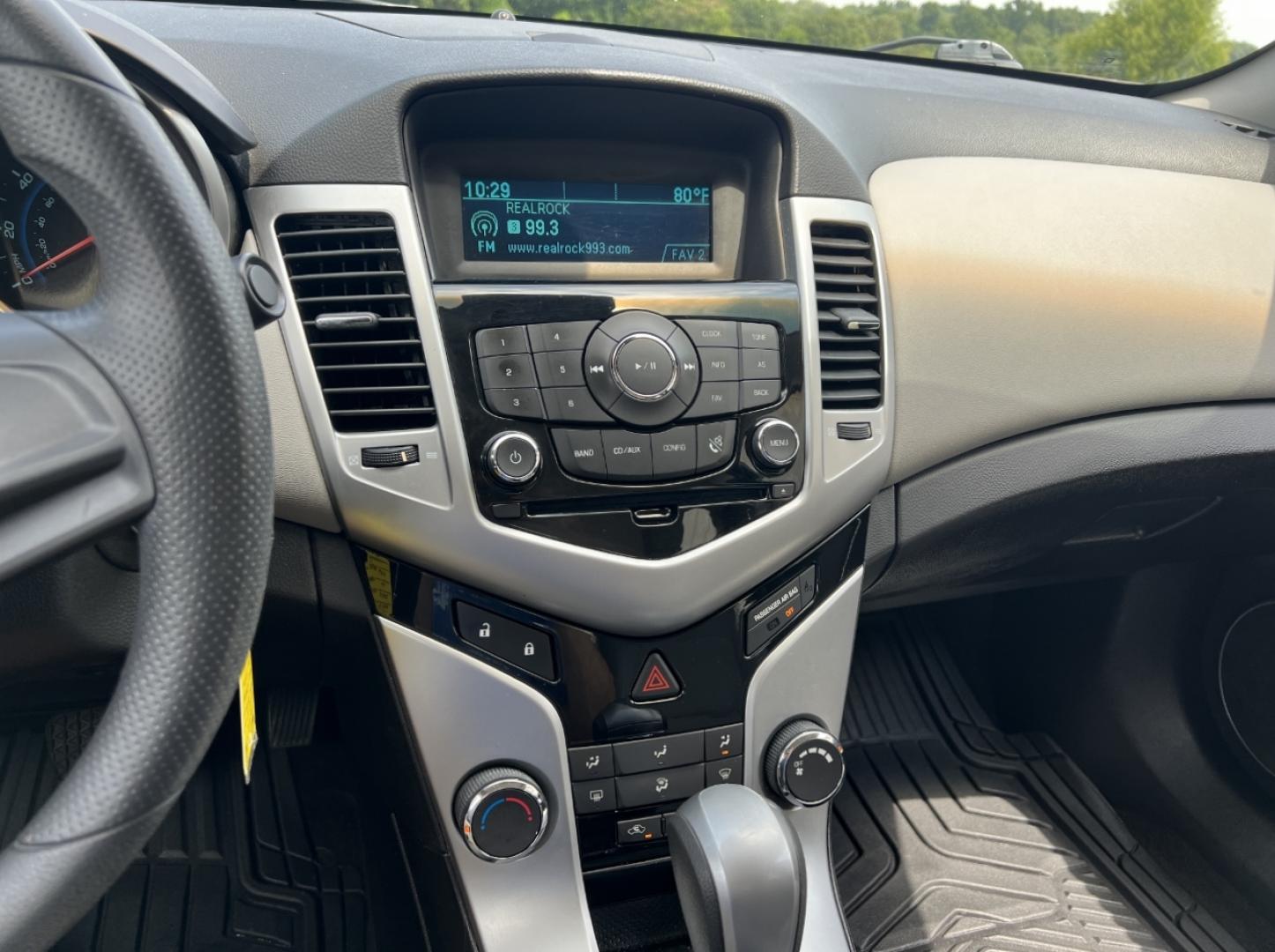 2012 WHITE /Gray Cloth Chevrolet Cruze LT (1G1PE5SC9C7) with an 1.4L 4 Cyl. Turbo engine, Automatic transmission, located at 2990 Old Orchard Rd., Jackson, MO, 63755, 37.354214, -89.612106 - 2012 Chevrolet Cruze LT 141xxx miles Front Wheel Drive 1.4L 4 Cyl. Automatic Cruise Power Windows/Locks/Mirrors We have financing available and we accept trades! Fill out a credit application on our website or come by today! If you have any questions, give us a call at (573) 204-7777 or visi - Photo#20