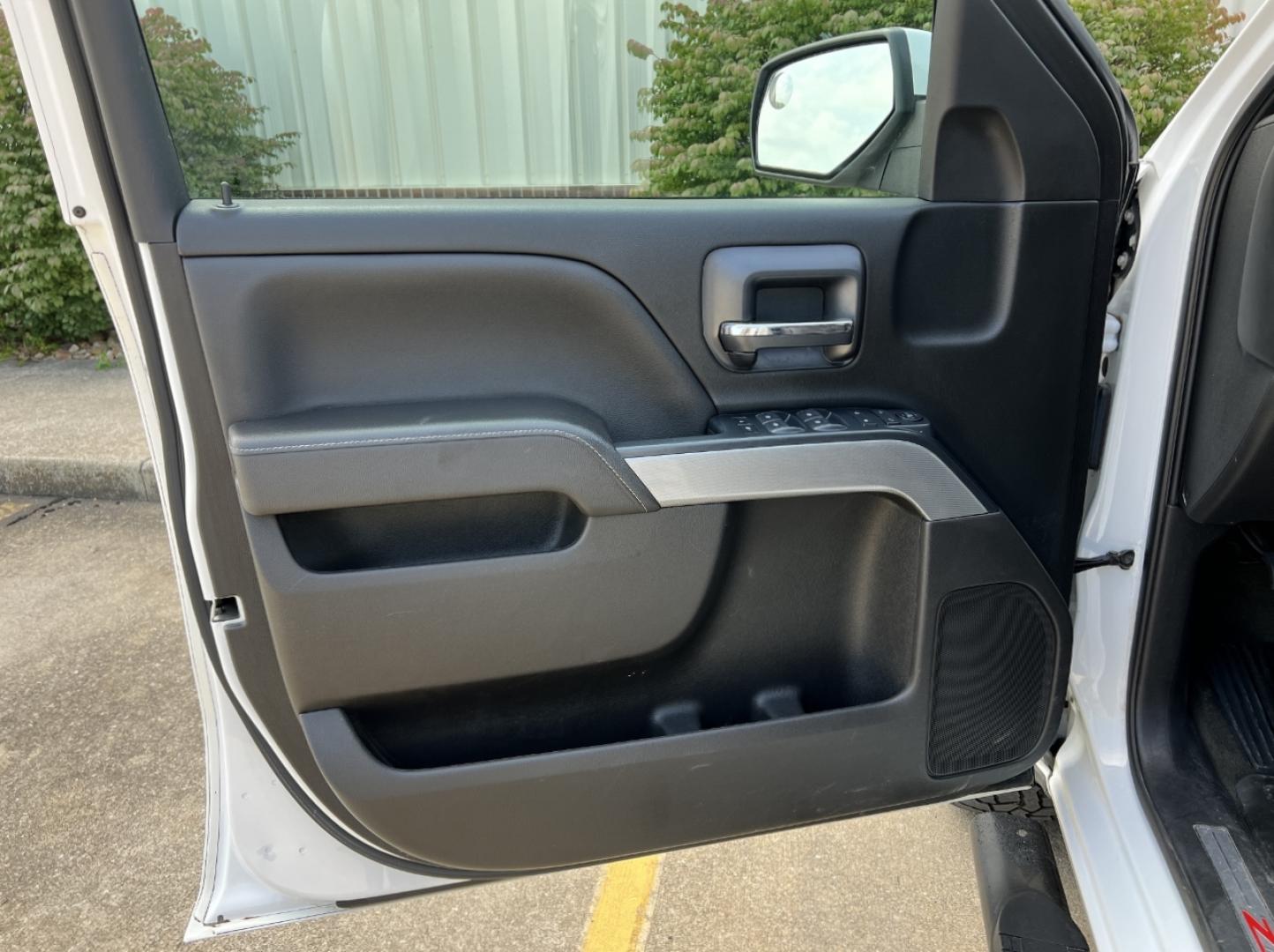 2017 WHITE /Black Cloth Chevrolet Silverado 1500 LT Double Cab 4WD (1GCVKREC8HZ) with an 5.3L V8 engine, Automatic transmission, located at 2990 Old Orchard Rd., Jackson, MO, 63755, 37.354214, -89.612106 - 2017 Chevrolet Silverado 1500 LT Z71 Off Road 105xxx miles 4x4 5.3L V8 Automatic Navigation Backup Camera Power Driver Seat Heated Seats Bluetooth Remote Start Cruise Power Windows/Locks/Mirrors We have financing available and we accept trades! Fill out a credit application on our websi - Photo#14