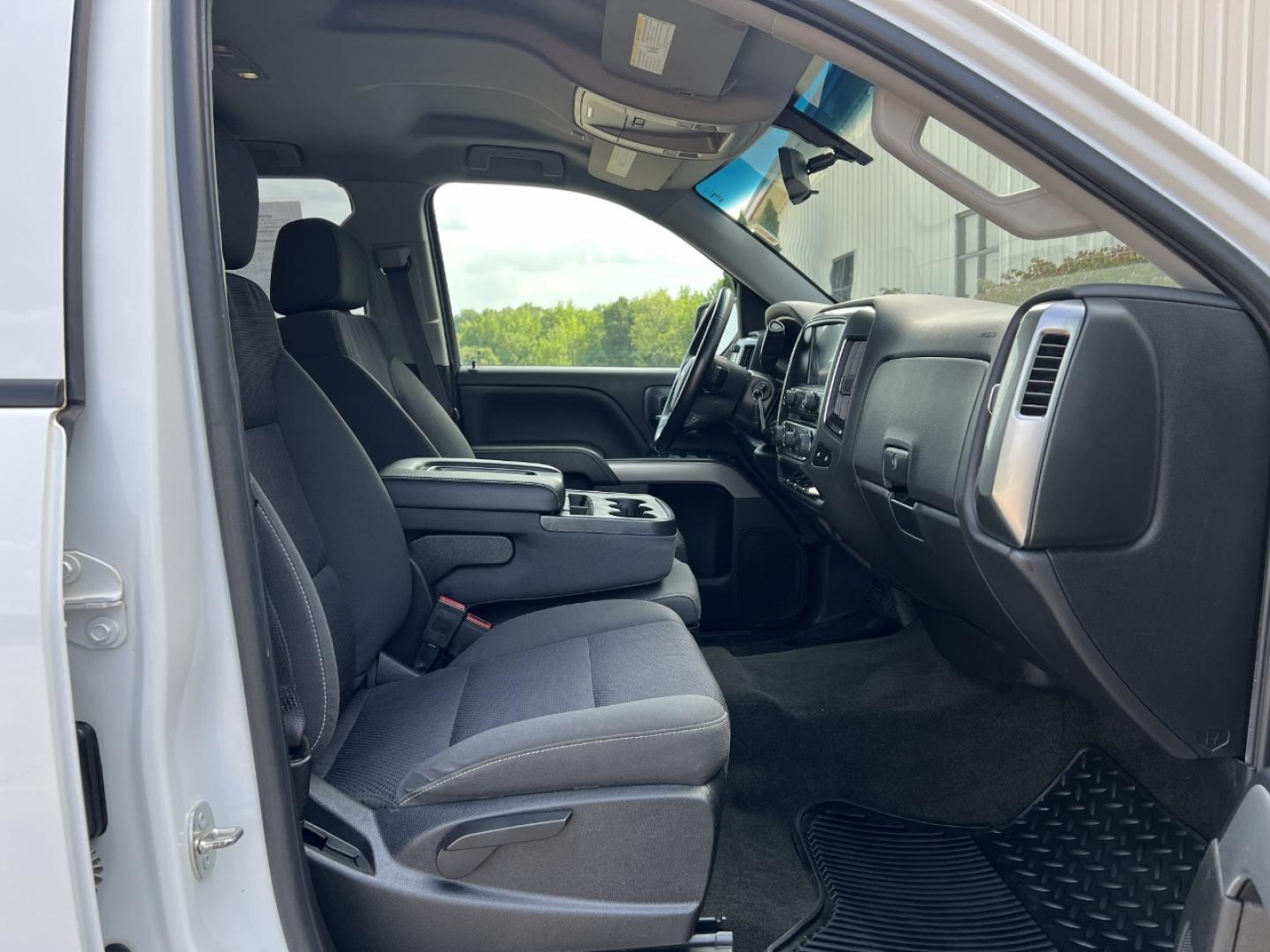 2017 WHITE /Black Cloth Chevrolet Silverado 1500 LT Double Cab 4WD (1GCVKREC8HZ) with an 5.3L V8 engine, Automatic transmission, located at 2990 Old Orchard Rd., Jackson, MO, 63755, 37.354214, -89.612106 - 2017 Chevrolet Silverado 1500 LT Z71 Off Road 105xxx miles 4x4 5.3L V8 Automatic Navigation Backup Camera Power Driver Seat Heated Seats Bluetooth Remote Start Cruise Power Windows/Locks/Mirrors We have financing available and we accept trades! Fill out a credit application on our websi - Photo#17
