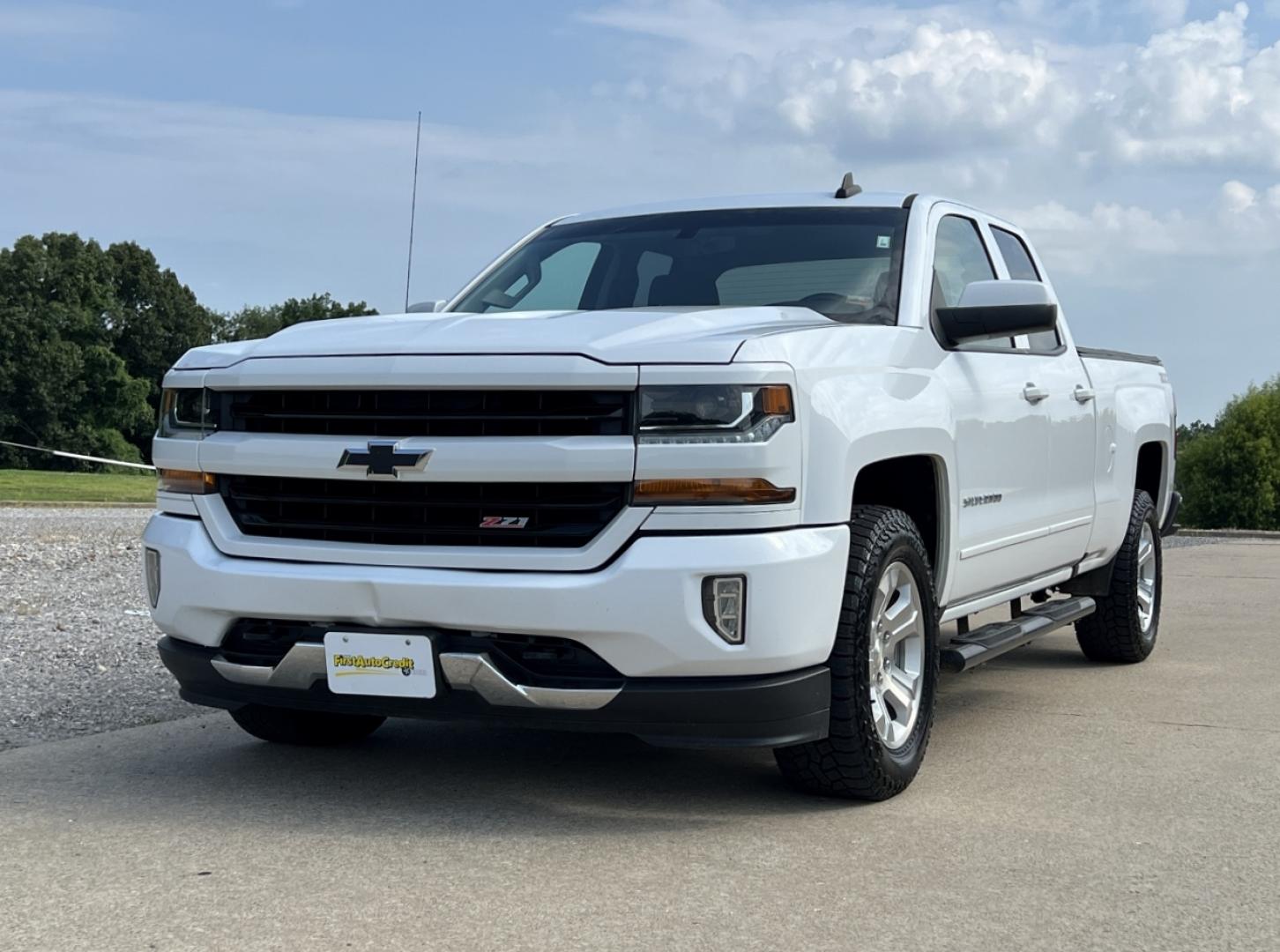 2017 WHITE /Black Cloth Chevrolet Silverado 1500 LT Double Cab 4WD (1GCVKREC8HZ) with an 5.3L V8 engine, Automatic transmission, located at 2990 Old Orchard Rd., Jackson, MO, 63755, 37.354214, -89.612106 - 2017 Chevrolet Silverado 1500 LT Z71 Off Road 105xxx miles 4x4 5.3L V8 Automatic Navigation Backup Camera Power Driver Seat Heated Seats Bluetooth Remote Start Cruise Power Windows/Locks/Mirrors We have financing available and we accept trades! Fill out a credit application on our websi - Photo#7