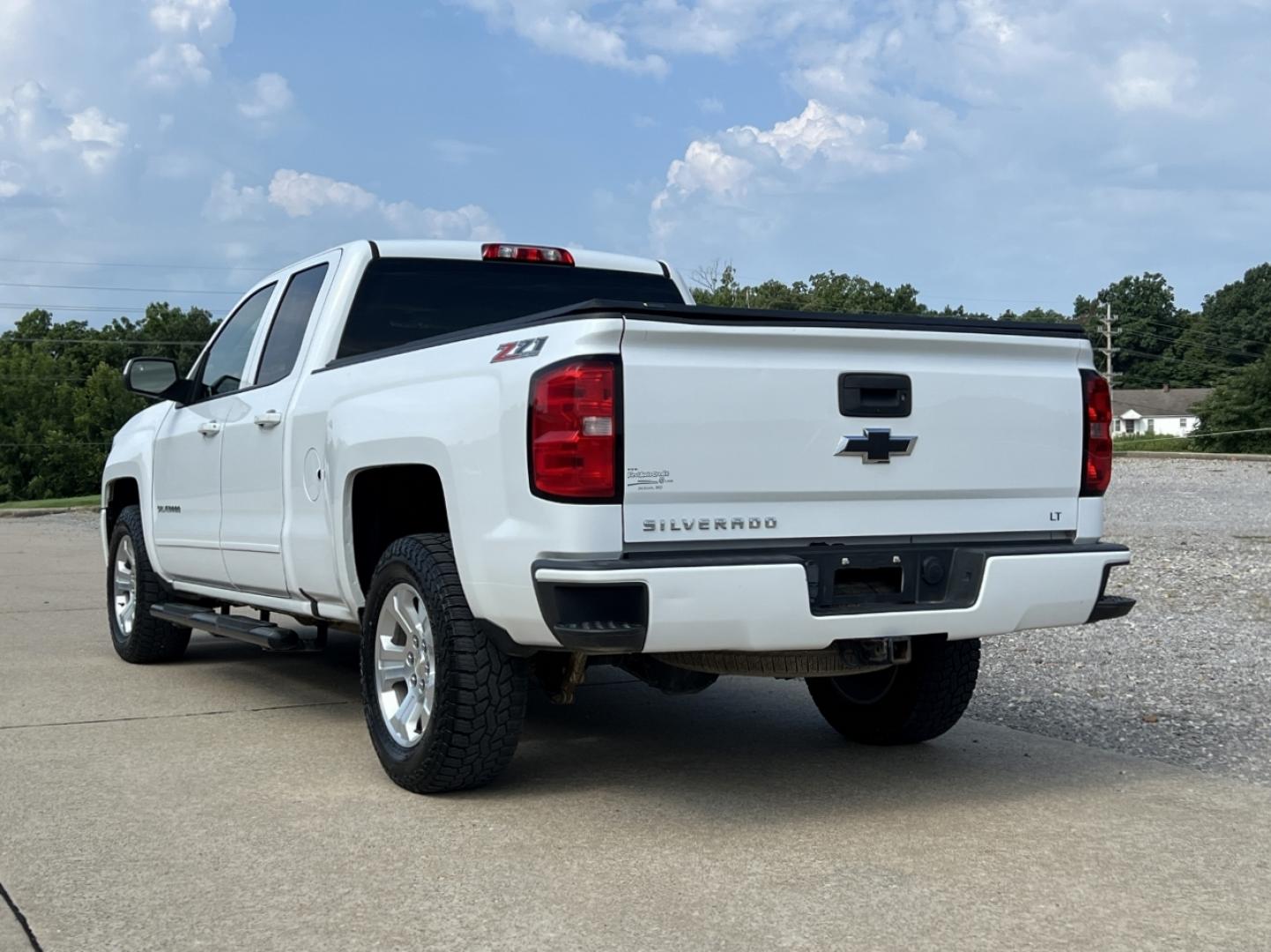 2017 WHITE /Black Cloth Chevrolet Silverado 1500 LT Double Cab 4WD (1GCVKREC8HZ) with an 5.3L V8 engine, Automatic transmission, located at 2990 Old Orchard Rd., Jackson, MO, 63755, 37.354214, -89.612106 - 2017 Chevrolet Silverado 1500 LT Z71 Off Road 105xxx miles 4x4 5.3L V8 Automatic Navigation Backup Camera Power Driver Seat Heated Seats Bluetooth Remote Start Cruise Power Windows/Locks/Mirrors We have financing available and we accept trades! Fill out a credit application on our websi - Photo#11