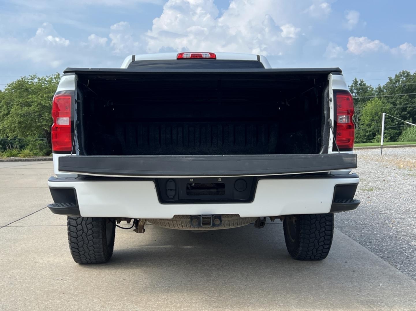 2017 WHITE /Black Cloth Chevrolet Silverado 1500 LT Double Cab 4WD (1GCVKREC8HZ) with an 5.3L V8 engine, Automatic transmission, located at 2990 Old Orchard Rd., Jackson, MO, 63755, 37.354214, -89.612106 - 2017 Chevrolet Silverado 1500 LT Z71 Off Road 105xxx miles 4x4 5.3L V8 Automatic Navigation Backup Camera Power Driver Seat Heated Seats Bluetooth Remote Start Cruise Power Windows/Locks/Mirrors We have financing available and we accept trades! Fill out a credit application on our websi - Photo#20
