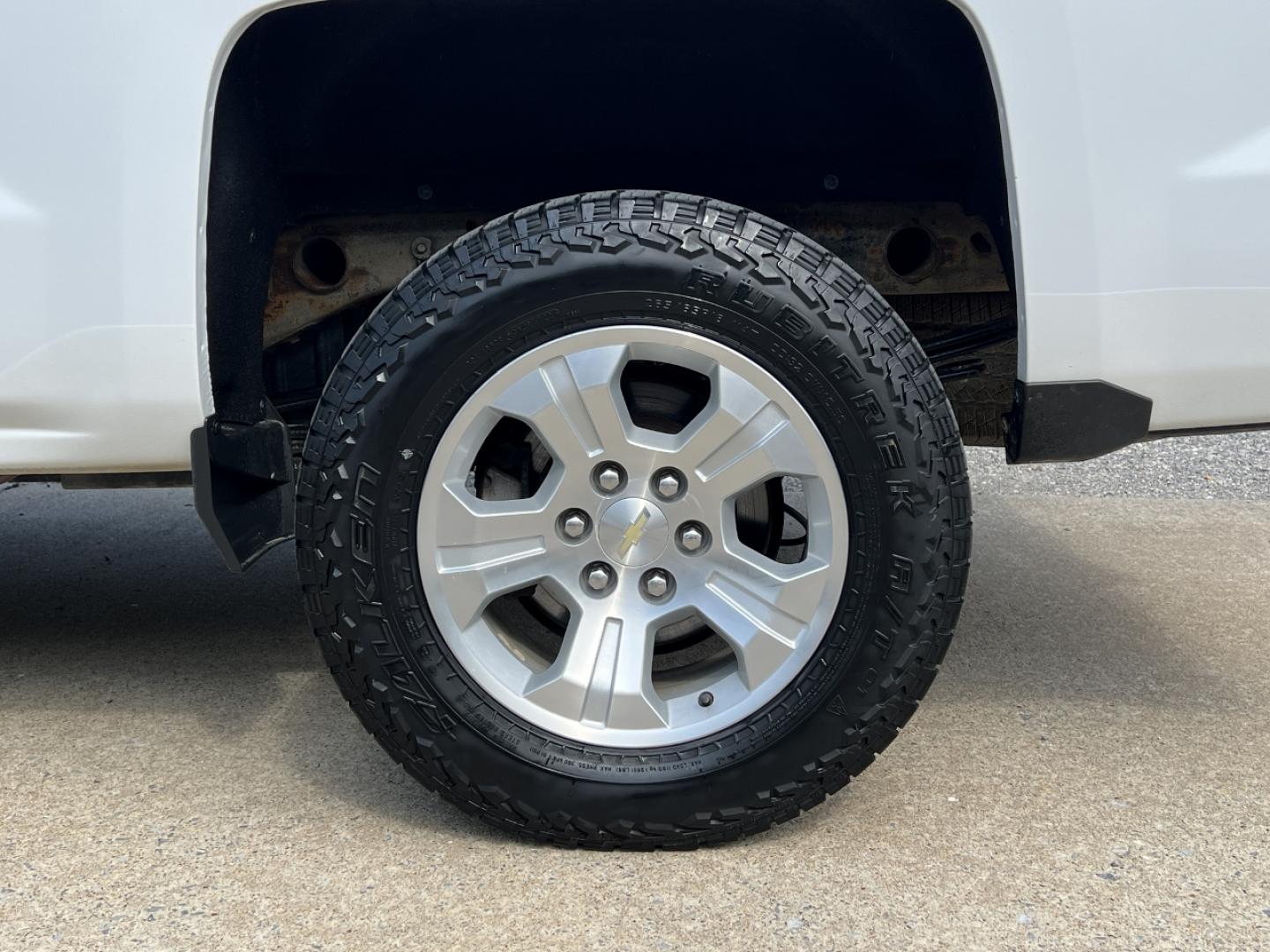 2017 WHITE /Black Cloth Chevrolet Silverado 1500 LT Double Cab 4WD (1GCVKREC8HZ) with an 5.3L V8 engine, Automatic transmission, located at 2990 Old Orchard Rd., Jackson, MO, 63755, 37.354214, -89.612106 - 2017 Chevrolet Silverado 1500 LT Z71 Off Road 105xxx miles 4x4 5.3L V8 Automatic Navigation Backup Camera Power Driver Seat Heated Seats Bluetooth Remote Start Cruise Power Windows/Locks/Mirrors We have financing available and we accept trades! Fill out a credit application on our websi - Photo#33