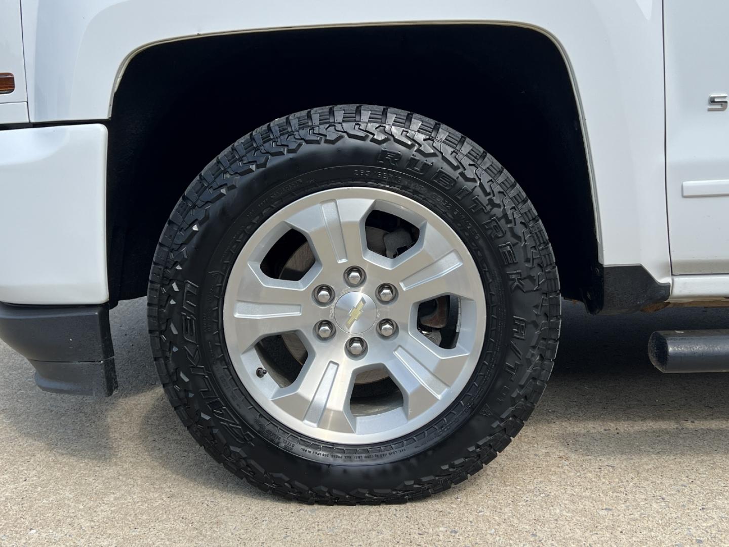 2017 WHITE /Black Cloth Chevrolet Silverado 1500 LT Double Cab 4WD (1GCVKREC8HZ) with an 5.3L V8 engine, Automatic transmission, located at 2990 Old Orchard Rd., Jackson, MO, 63755, 37.354214, -89.612106 - 2017 Chevrolet Silverado 1500 LT Z71 Off Road 105xxx miles 4x4 5.3L V8 Automatic Navigation Backup Camera Power Driver Seat Heated Seats Bluetooth Remote Start Cruise Power Windows/Locks/Mirrors We have financing available and we accept trades! Fill out a credit application on our websi - Photo#32