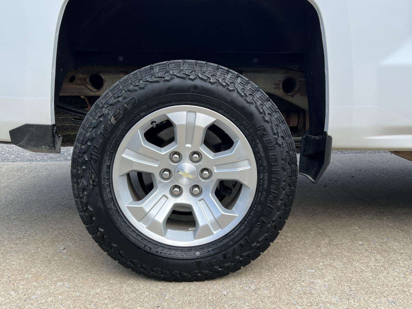 2017 WHITE /Black Cloth Chevrolet Silverado 1500 LT Double Cab 4WD (1GCVKREC8HZ) with an 5.3L V8 engine, Automatic transmission, located at 2990 Old Orchard Rd., Jackson, MO, 63755, 37.354214, -89.612106 - 2017 Chevrolet Silverado 1500 LT Z71 Off Road 105xxx miles 4x4 5.3L V8 Automatic Navigation Backup Camera Power Driver Seat Heated Seats Bluetooth Remote Start Cruise Power Windows/Locks/Mirrors We have financing available and we accept trades! Fill out a credit application on our websi - Photo#34