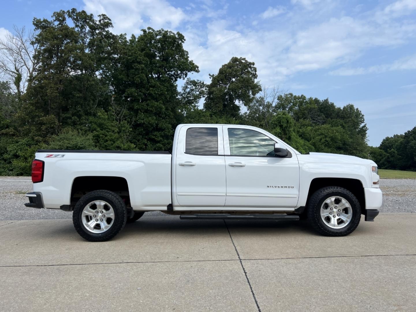 2017 WHITE /Black Cloth Chevrolet Silverado 1500 LT Double Cab 4WD (1GCVKREC8HZ) with an 5.3L V8 engine, Automatic transmission, located at 2990 Old Orchard Rd., Jackson, MO, 63755, 37.354214, -89.612106 - 2017 Chevrolet Silverado 1500 LT Z71 Off Road 105xxx miles 4x4 5.3L V8 Automatic Navigation Backup Camera Power Driver Seat Heated Seats Bluetooth Remote Start Cruise Power Windows/Locks/Mirrors We have financing available and we accept trades! Fill out a credit application on our websi - Photo#9
