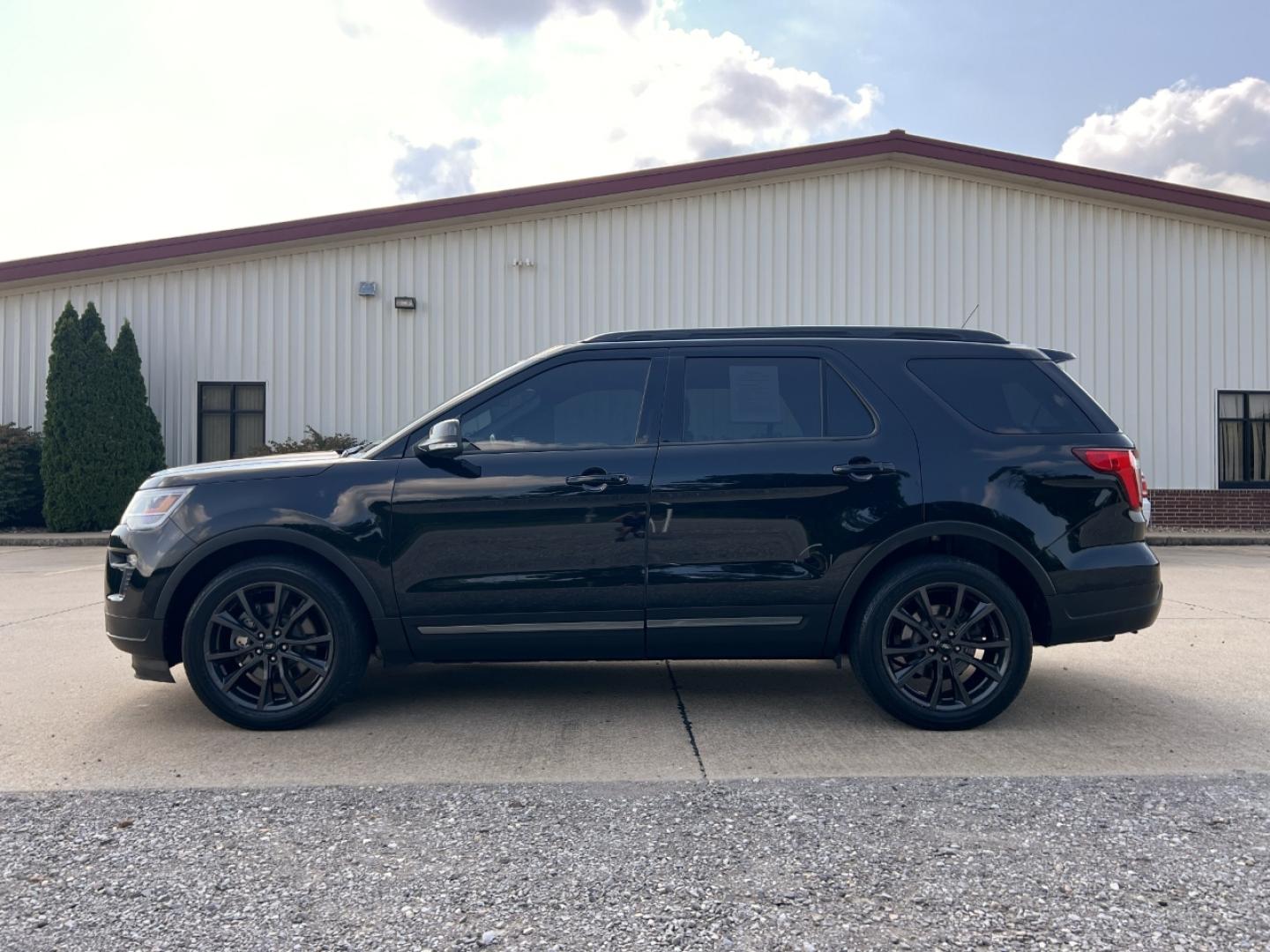 2018 BLACK /Black Suede/Leather Ford Explorer XLT FWD (1FM5K7DH8JG) with an 2.3L 4 Cyl. engine, Automatic transmission, located at 2990 Old Orchard Rd., Jackson, MO, 63755, 37.354214, -89.612106 - 2018 Ford Explorer XLT 98xxx miles Front Wheel Drive 2.3L 4 Cyl. Automatic Leather/Suede 3rd Row Backup Camera Power/Heated Seats Heated Steering Wheel Sunroof Bluetooth Remote Start Cruise Power Windows/Locks/Mirrors We have financing available and we accept trades! Fill out a credit - Photo#9