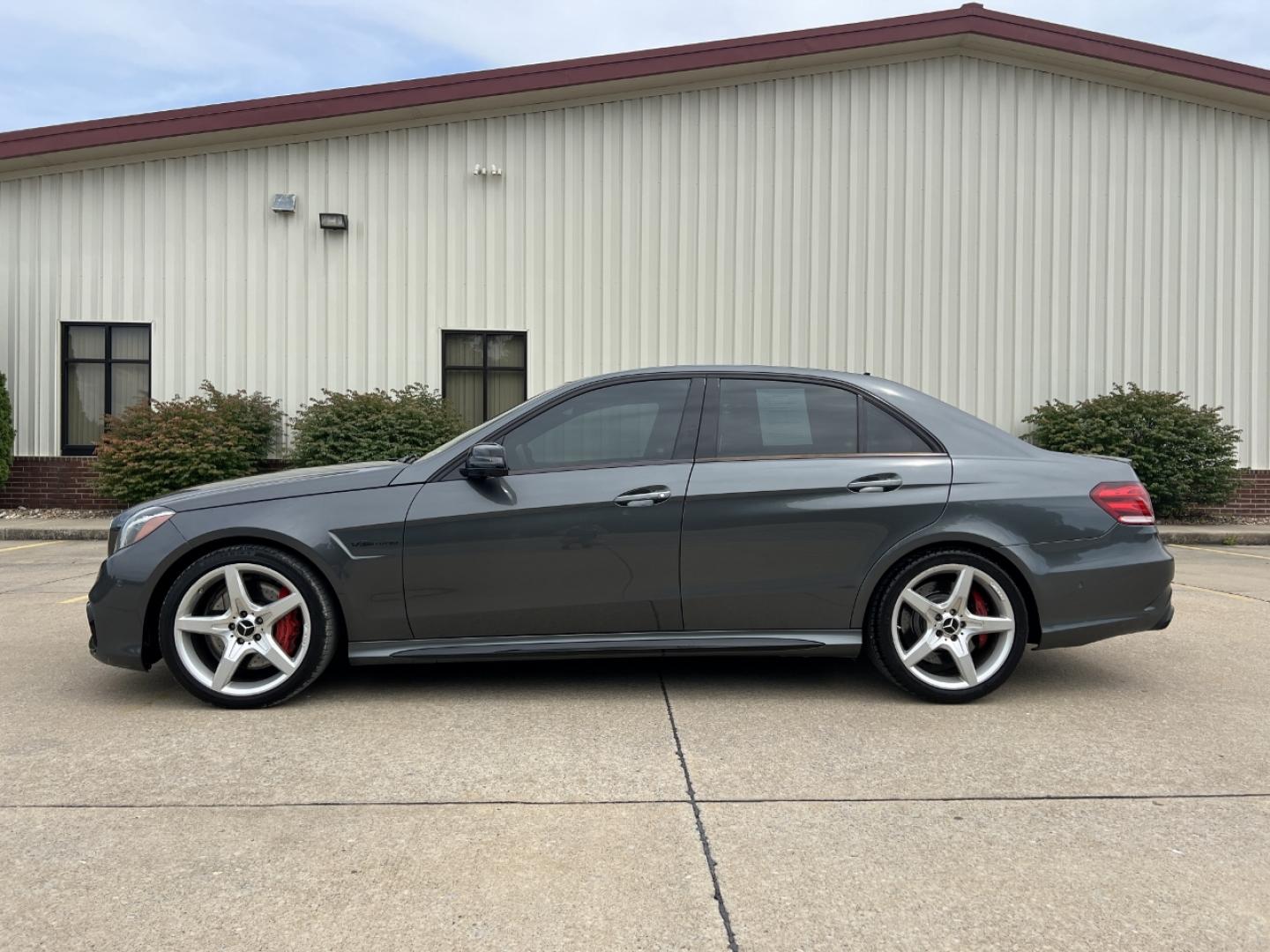 2015 GRAY /Black Leather Mercedes-Benz E-Class Wagon E63 AMG (WDDHF7GB1FB) with an 5.5L V8 engine, Automatic transmission, located at 2990 Old Orchard Rd., Jackson, MO, 63755, 37.354214, -89.612106 - 2015 Mercedes-Benz E-Class E63 AMG 169xxx miles All Wheel Drive 5.5L V8 Automatic Leather Navigation Power/Heated/Cooled Seats Backup Camera Sunroof Bluetooth Cruise Power Windows/Locks/Mirrors We have financing available and we accept trades! Fill out a credit application on our websit - Photo#8