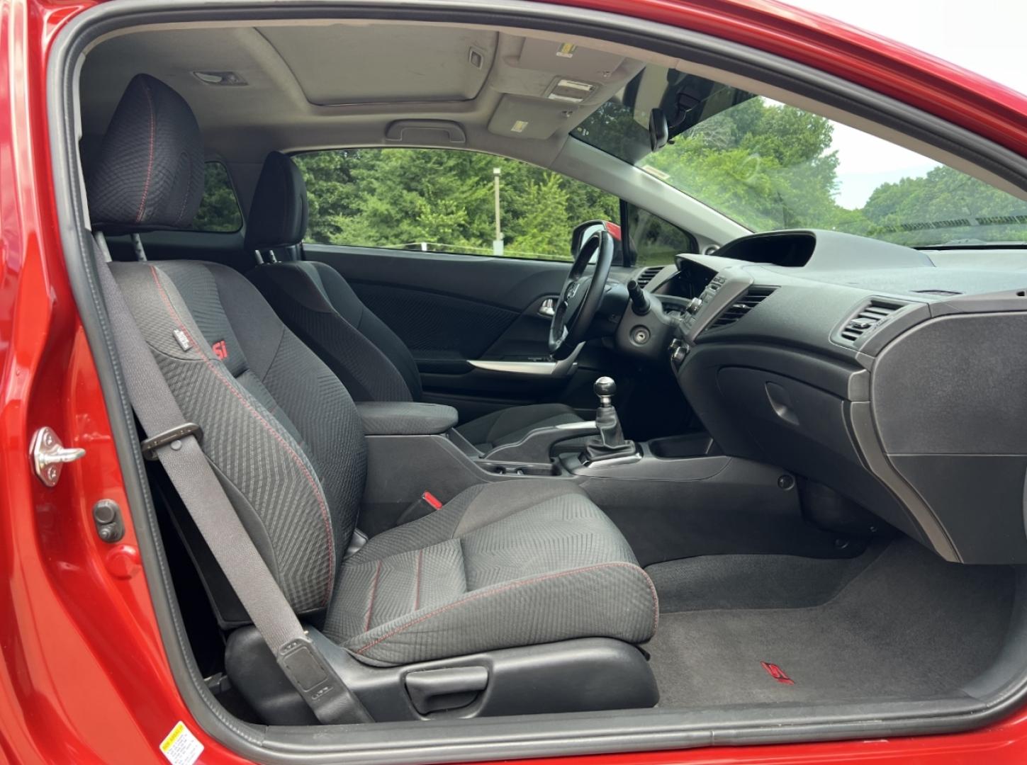 2012 ORANGE /Black Cloth Honda Civic Si Coupe 6-Speed MT (2HGFG4A54CH) with an 2.0L 4 Cyl. engine, 6-Speed Manual transmission, located at 506 S. Kingshighway, Cape Girardeau, MO, 63703, (573) 235-5000, 37.294994, -89.556206 - 2012 Honda Civic Si 134xxx miles Front Wheel Drive 2.4L 4 Cyl. 6-Speed Manual Sunroof Bluetooth Cruise Power Windows/Locks/Mirrors We have financing available and we accept trades! Fill out a credit application on our website or come by today! If you have any questions, give us a call at ( - Photo#13