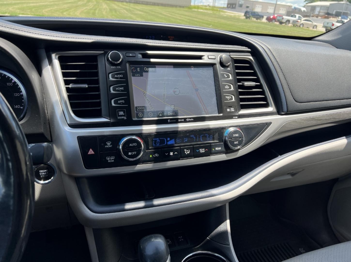 2017 WHITE /Gray Leather Toyota Highlander Limited AWD V6 (5TDDZRFH7HS) with an 3.5L V6 engine, Automatic transmission, located at 2990 Old Orchard Rd., Jackson, MO, 63755, 37.354214, -89.612106 - We have financing available and we accept trades! Fill out a credit application on our website or come by today! If you have any questions, give us a call at (573) 204-7777 or visit our website at firstautocredit.com. - Photo#3