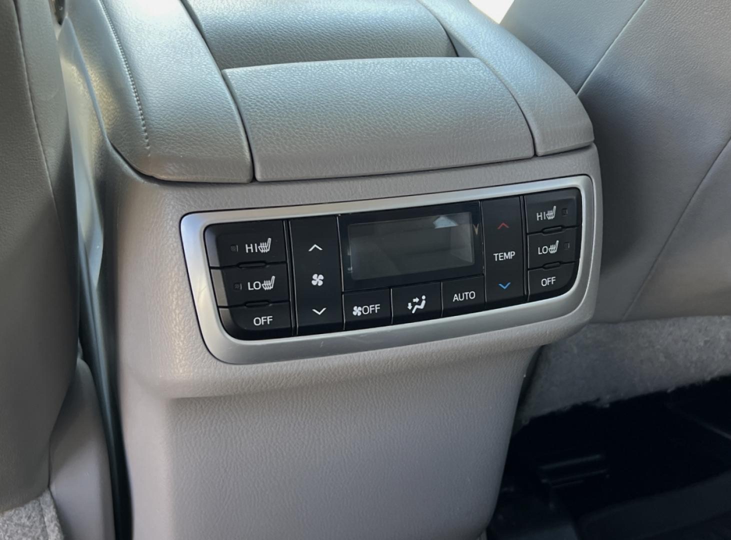 2017 WHITE /Gray Leather Toyota Highlander Limited AWD V6 (5TDDZRFH7HS) with an 3.5L V6 engine, Automatic transmission, located at 2990 Old Orchard Rd., Jackson, MO, 63755, 37.354214, -89.612106 - We have financing available and we accept trades! Fill out a credit application on our website or come by today! If you have any questions, give us a call at (573) 204-7777 or visit our website at firstautocredit.com. - Photo#8