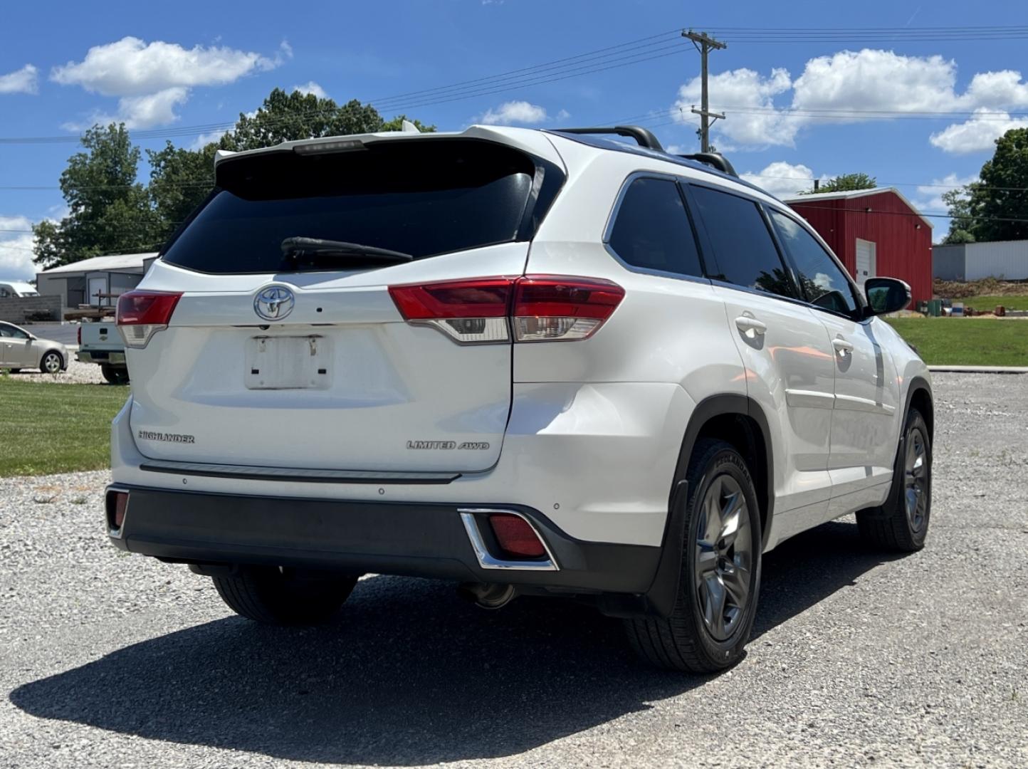 2017 WHITE /Gray Leather Toyota Highlander Limited AWD V6 (5TDDZRFH7HS) with an 3.5L V6 engine, Automatic transmission, located at 2990 Old Orchard Rd., Jackson, MO, 63755, 37.354214, -89.612106 - We have financing available and we accept trades! Fill out a credit application on our website or come by today! If you have any questions, give us a call at (573) 204-7777 or visit our website at firstautocredit.com. - Photo#13