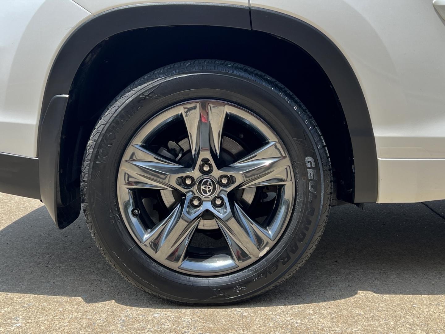 2017 WHITE /Gray Leather Toyota Highlander Limited AWD V6 (5TDDZRFH7HS) with an 3.5L V6 engine, Automatic transmission, located at 2990 Old Orchard Rd., Jackson, MO, 63755, 37.354214, -89.612106 - 2017 Toyota Highlander Limited 1-Owner 161xxx miles All Wheel Drive 3.5L V6 Automatic Leather 3rd Row Navigation Power/Heated/Cooled Seats Backup Camera Sunroof Bluetooth Cruise Power Windows/Locks/Mirrors We have financing available and we accept trades! Fill out a credit application - Photo#43
