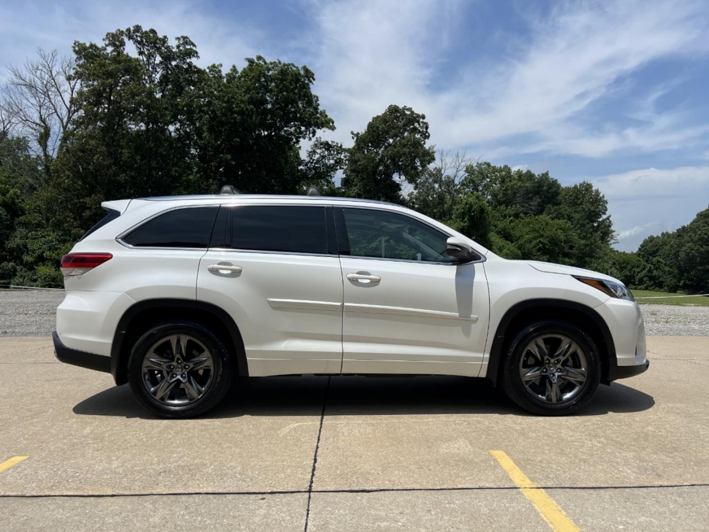 2017 WHITE /Gray Leather Toyota Highlander Limited AWD V6 (5TDDZRFH7HS) with an 3.5L V6 engine, Automatic transmission, located at 2990 Old Orchard Rd., Jackson, MO, 63755, 37.354214, -89.612106 - 2017 Toyota Highlander Limited 1-Owner 161xxx miles All Wheel Drive 3.5L V6 Automatic Leather 3rd Row Navigation Power/Heated/Cooled Seats Backup Camera Sunroof Bluetooth Cruise Power Windows/Locks/Mirrors We have financing available and we accept trades! Fill out a credit application - Photo#11