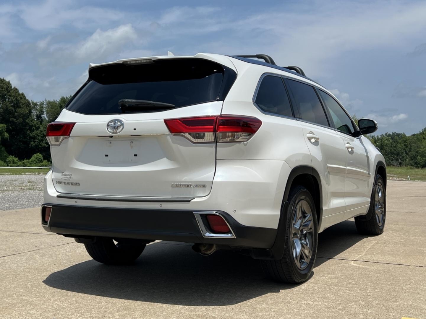 2017 WHITE /Gray Leather Toyota Highlander Limited AWD V6 (5TDDZRFH7HS) with an 3.5L V6 engine, Automatic transmission, located at 2990 Old Orchard Rd., Jackson, MO, 63755, 37.354214, -89.612106 - 2017 Toyota Highlander Limited 1-Owner 161xxx miles All Wheel Drive 3.5L V6 Automatic Leather 3rd Row Navigation Power/Heated/Cooled Seats Backup Camera Sunroof Bluetooth Cruise Power Windows/Locks/Mirrors We have financing available and we accept trades! Fill out a credit application - Photo#12