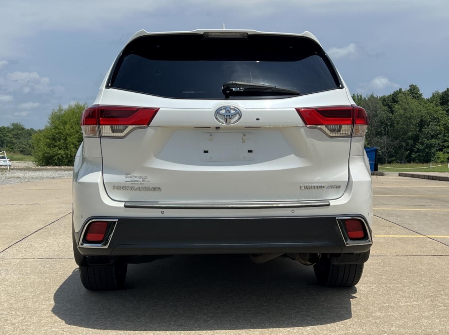 2017 WHITE /Gray Leather Toyota Highlander Limited AWD V6 (5TDDZRFH7HS) with an 3.5L V6 engine, Automatic transmission, located at 2990 Old Orchard Rd., Jackson, MO, 63755, 37.354214, -89.612106 - 2017 Toyota Highlander Limited 1-Owner 161xxx miles All Wheel Drive 3.5L V6 Automatic Leather 3rd Row Navigation Power/Heated/Cooled Seats Backup Camera Sunroof Bluetooth Cruise Power Windows/Locks/Mirrors We have financing available and we accept trades! Fill out a credit application - Photo#14