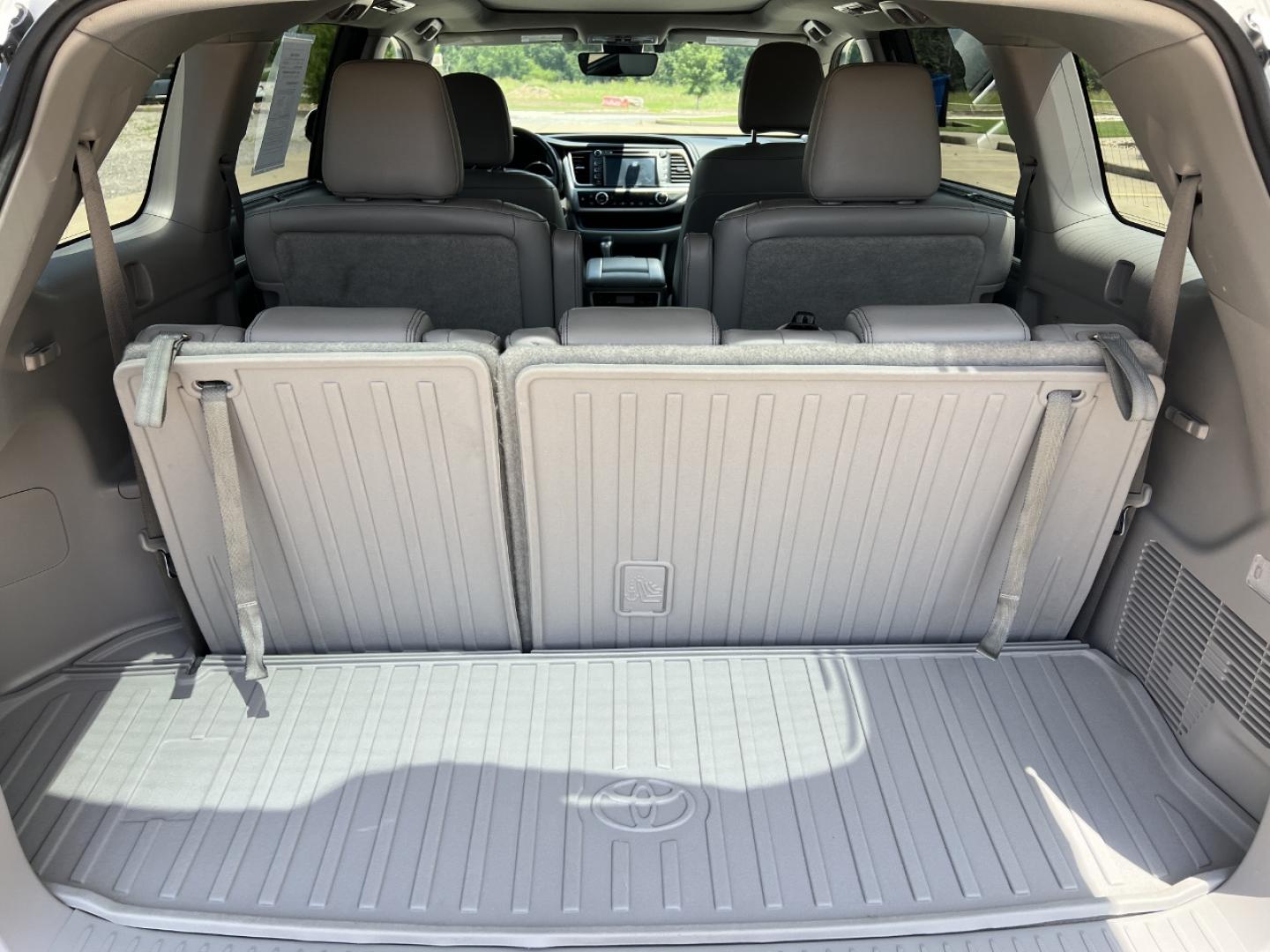 2017 WHITE /Gray Leather Toyota Highlander Limited AWD V6 (5TDDZRFH7HS) with an 3.5L V6 engine, Automatic transmission, located at 2990 Old Orchard Rd., Jackson, MO, 63755, 37.354214, -89.612106 - 2017 Toyota Highlander Limited 1-Owner 161xxx miles All Wheel Drive 3.5L V6 Automatic Leather 3rd Row Navigation Power/Heated/Cooled Seats Backup Camera Sunroof Bluetooth Cruise Power Windows/Locks/Mirrors We have financing available and we accept trades! Fill out a credit application - Photo#24