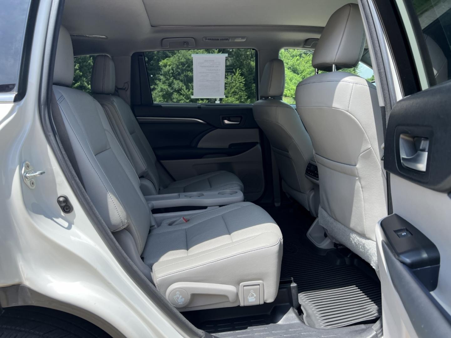 2017 WHITE /Gray Leather Toyota Highlander Limited AWD V6 (5TDDZRFH7HS) with an 3.5L V6 engine, Automatic transmission, located at 2990 Old Orchard Rd., Jackson, MO, 63755, 37.354214, -89.612106 - 2017 Toyota Highlander Limited 1-Owner 161xxx miles All Wheel Drive 3.5L V6 Automatic Leather 3rd Row Navigation Power/Heated/Cooled Seats Backup Camera Sunroof Bluetooth Cruise Power Windows/Locks/Mirrors We have financing available and we accept trades! Fill out a credit application - Photo#21