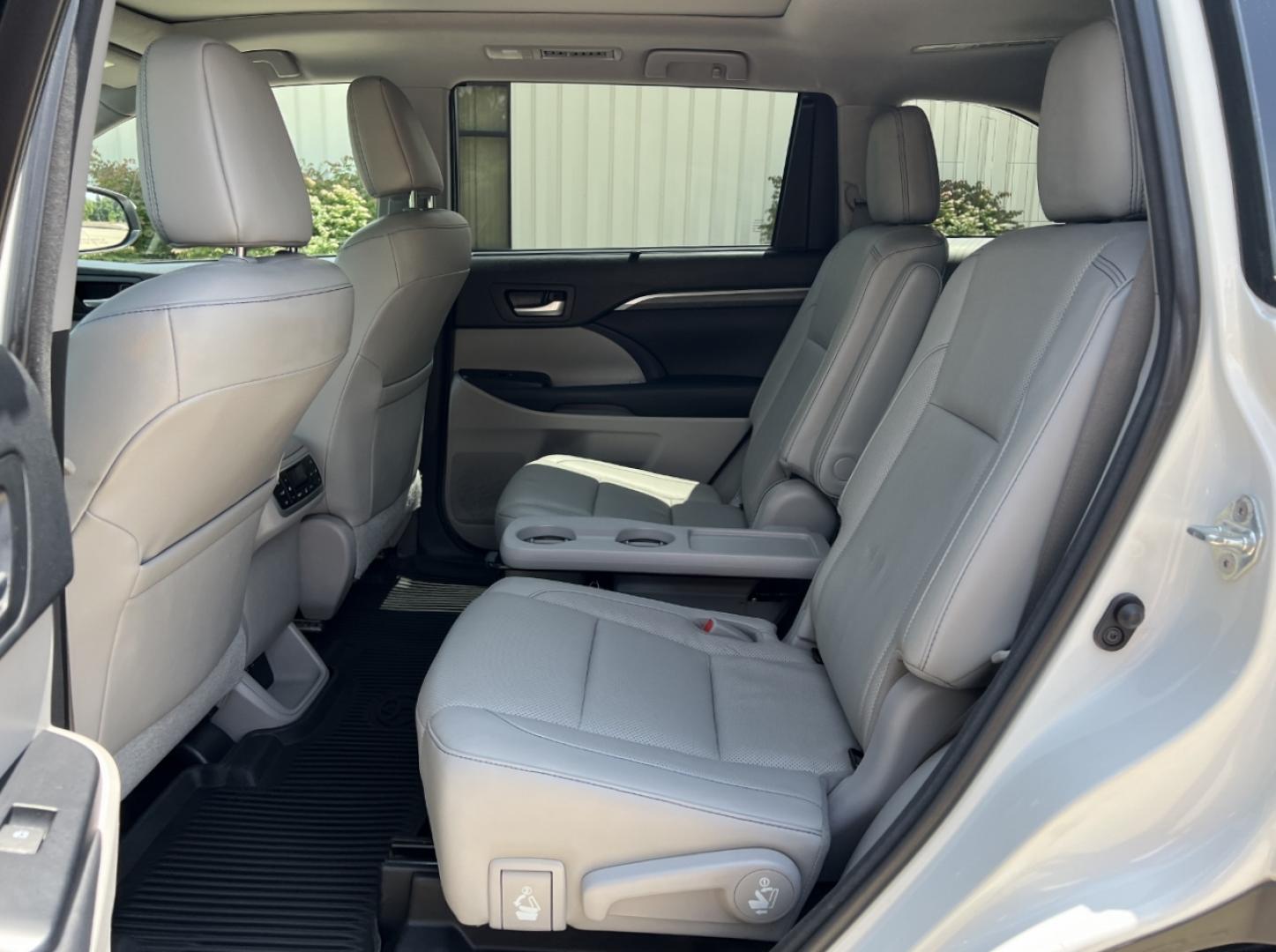 2017 WHITE /Gray Leather Toyota Highlander Limited AWD V6 (5TDDZRFH7HS) with an 3.5L V6 engine, Automatic transmission, located at 2990 Old Orchard Rd., Jackson, MO, 63755, 37.354214, -89.612106 - 2017 Toyota Highlander Limited 1-Owner 161xxx miles All Wheel Drive 3.5L V6 Automatic Leather 3rd Row Navigation Power/Heated/Cooled Seats Backup Camera Sunroof Bluetooth Cruise Power Windows/Locks/Mirrors We have financing available and we accept trades! Fill out a credit application - Photo#20
