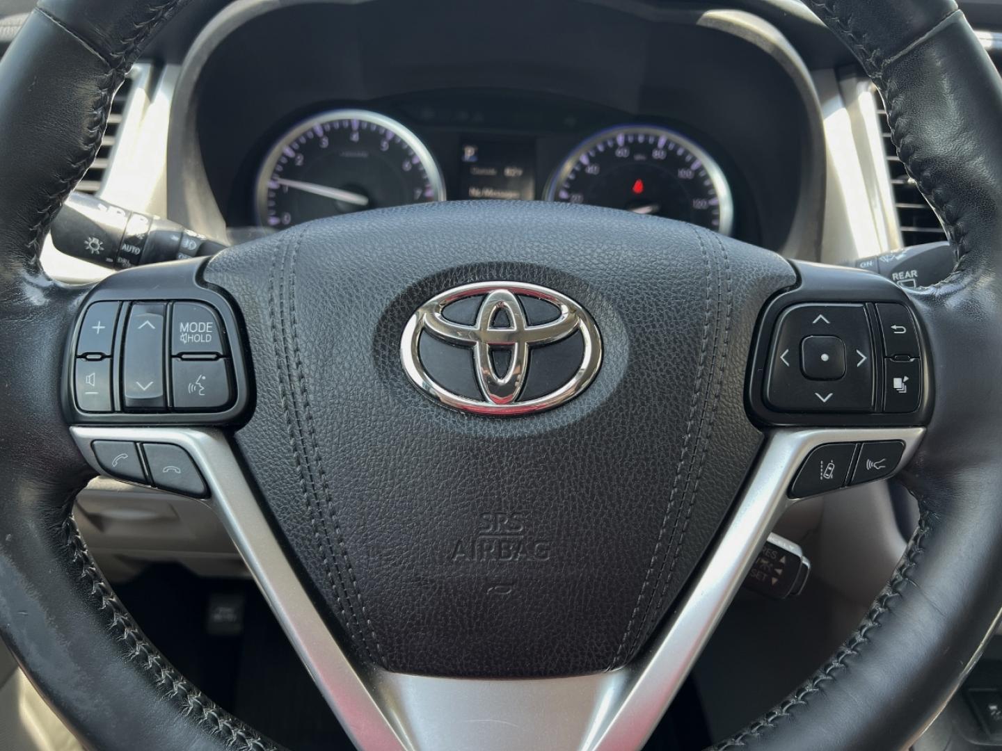 2017 WHITE /Gray Leather Toyota Highlander Limited AWD V6 (5TDDZRFH7HS) with an 3.5L V6 engine, Automatic transmission, located at 2990 Old Orchard Rd., Jackson, MO, 63755, 37.354214, -89.612106 - 2017 Toyota Highlander Limited 1-Owner 161xxx miles All Wheel Drive 3.5L V6 Automatic Leather 3rd Row Navigation Power/Heated/Cooled Seats Backup Camera Sunroof Bluetooth Cruise Power Windows/Locks/Mirrors We have financing available and we accept trades! Fill out a credit application - Photo#27