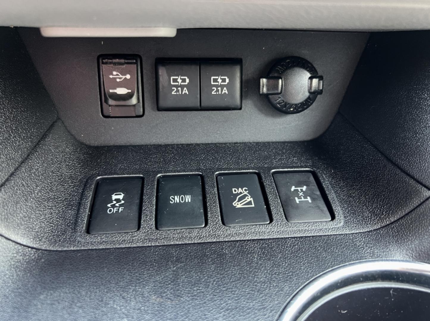 2017 WHITE /Gray Leather Toyota Highlander Limited AWD V6 (5TDDZRFH7HS) with an 3.5L V6 engine, Automatic transmission, located at 2990 Old Orchard Rd., Jackson, MO, 63755, 37.354214, -89.612106 - 2017 Toyota Highlander Limited 1-Owner 161xxx miles All Wheel Drive 3.5L V6 Automatic Leather 3rd Row Navigation Power/Heated/Cooled Seats Backup Camera Sunroof Bluetooth Cruise Power Windows/Locks/Mirrors We have financing available and we accept trades! Fill out a credit application - Photo#2