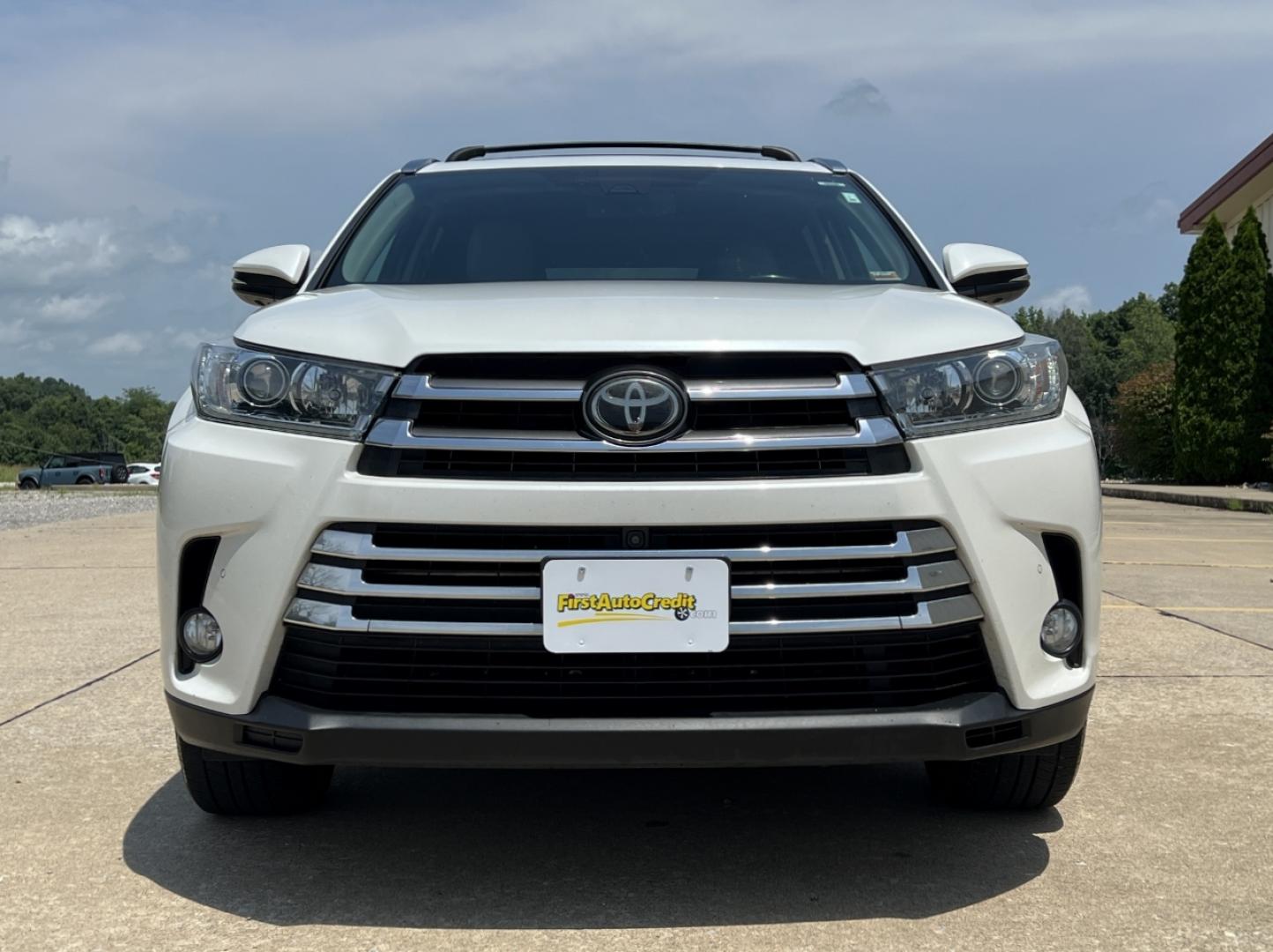 2017 WHITE /Gray Leather Toyota Highlander Limited AWD V6 (5TDDZRFH7HS) with an 3.5L V6 engine, Automatic transmission, located at 2990 Old Orchard Rd., Jackson, MO, 63755, 37.354214, -89.612106 - 2017 Toyota Highlander Limited 1-Owner 161xxx miles All Wheel Drive 3.5L V6 Automatic Leather 3rd Row Navigation Power/Heated/Cooled Seats Backup Camera Sunroof Bluetooth Cruise Power Windows/Locks/Mirrors We have financing available and we accept trades! Fill out a credit application - Photo#15