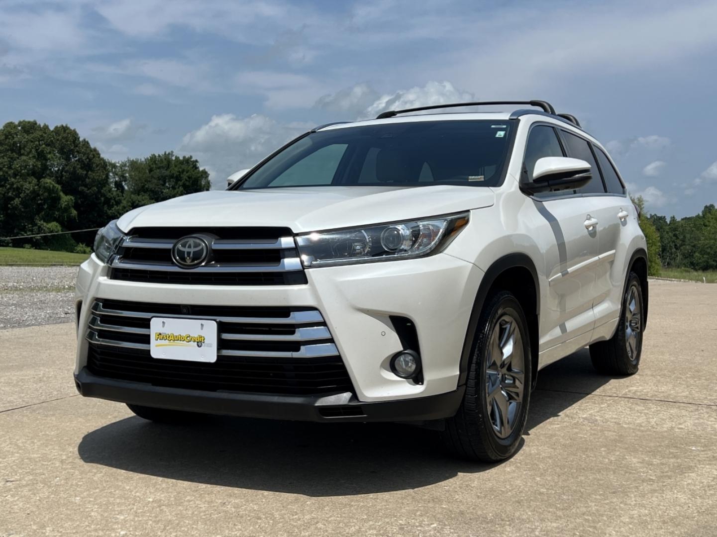 2017 WHITE /Gray Leather Toyota Highlander Limited AWD V6 (5TDDZRFH7HS) with an 3.5L V6 engine, Automatic transmission, located at 2990 Old Orchard Rd., Jackson, MO, 63755, 37.354214, -89.612106 - 2017 Toyota Highlander Limited 1-Owner 161xxx miles All Wheel Drive 3.5L V6 Automatic Leather 3rd Row Navigation Power/Heated/Cooled Seats Backup Camera Sunroof Bluetooth Cruise Power Windows/Locks/Mirrors We have financing available and we accept trades! Fill out a credit application - Photo#9