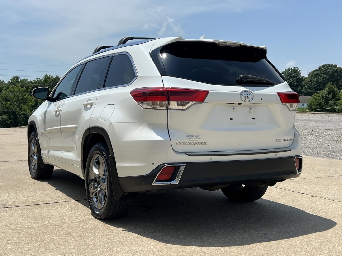 2017 WHITE /Gray Leather Toyota Highlander Limited AWD V6 (5TDDZRFH7HS) with an 3.5L V6 engine, Automatic transmission, located at 2990 Old Orchard Rd., Jackson, MO, 63755, 37.354214, -89.612106 - 2017 Toyota Highlander Limited 1-Owner 161xxx miles All Wheel Drive 3.5L V6 Automatic Leather 3rd Row Navigation Power/Heated/Cooled Seats Backup Camera Sunroof Bluetooth Cruise Power Windows/Locks/Mirrors We have financing available and we accept trades! Fill out a credit application - Photo#13