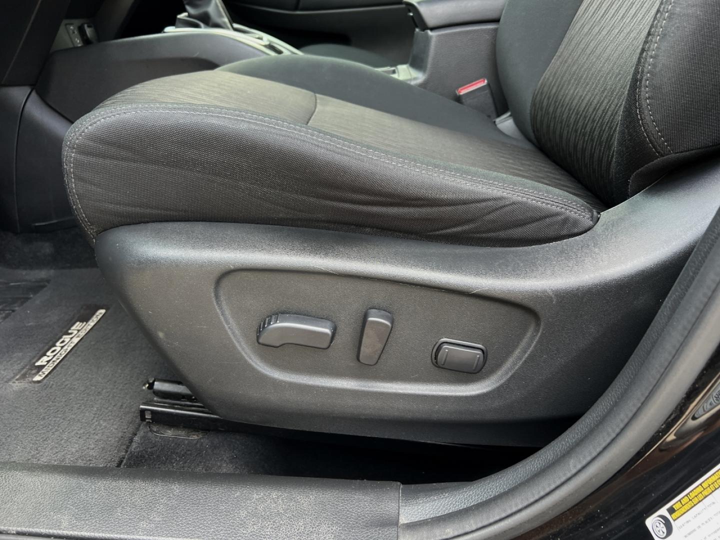 2017 BLACK /Black Cloth Nissan Rogue SV AWD (5N1AT2MV0HC) with an 2.5L 4 Cyl. engine, CVT transmission, located at 2990 Old Orchard Rd., Jackson, MO, 63755, 37.354214, -89.612106 - 2017 Nissan Rogue SV 110xxx miles All Wheel Drive 2.5L 4 Cyl. Automatic Backup Camera Power Driver Seat Heated Seats Remote Start Cruise Power Windows/Locks/Mirrors We have financing available and we accept trades! Fill out a credit application on our website or come by today! If you hav - Photo#5