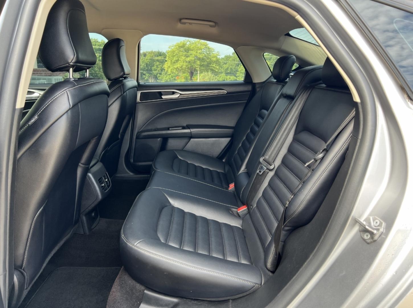 2020 SILVER /Black Leather Ford Fusion SEL (3FA6P0CD1LR) with an 1.5L 4 Cyl. engine, Automatic transmission, located at 506 S. Kingshighway, Cape Girardeau, MO, 63703, (573) 235-5000, 37.294994, -89.556206 - 2020 Ford Fusion SEL 109xxx miles Front Wheel Drive 1.5L 4 Cyl. Automatic Leather Backup Camera Power/Heated Seats Bluetooth Remote Start Cruise Power Windows/Locks/Mirrors We have financing available and we accept trades! Fill out a credit application on our website or come by today! I - Photo#17