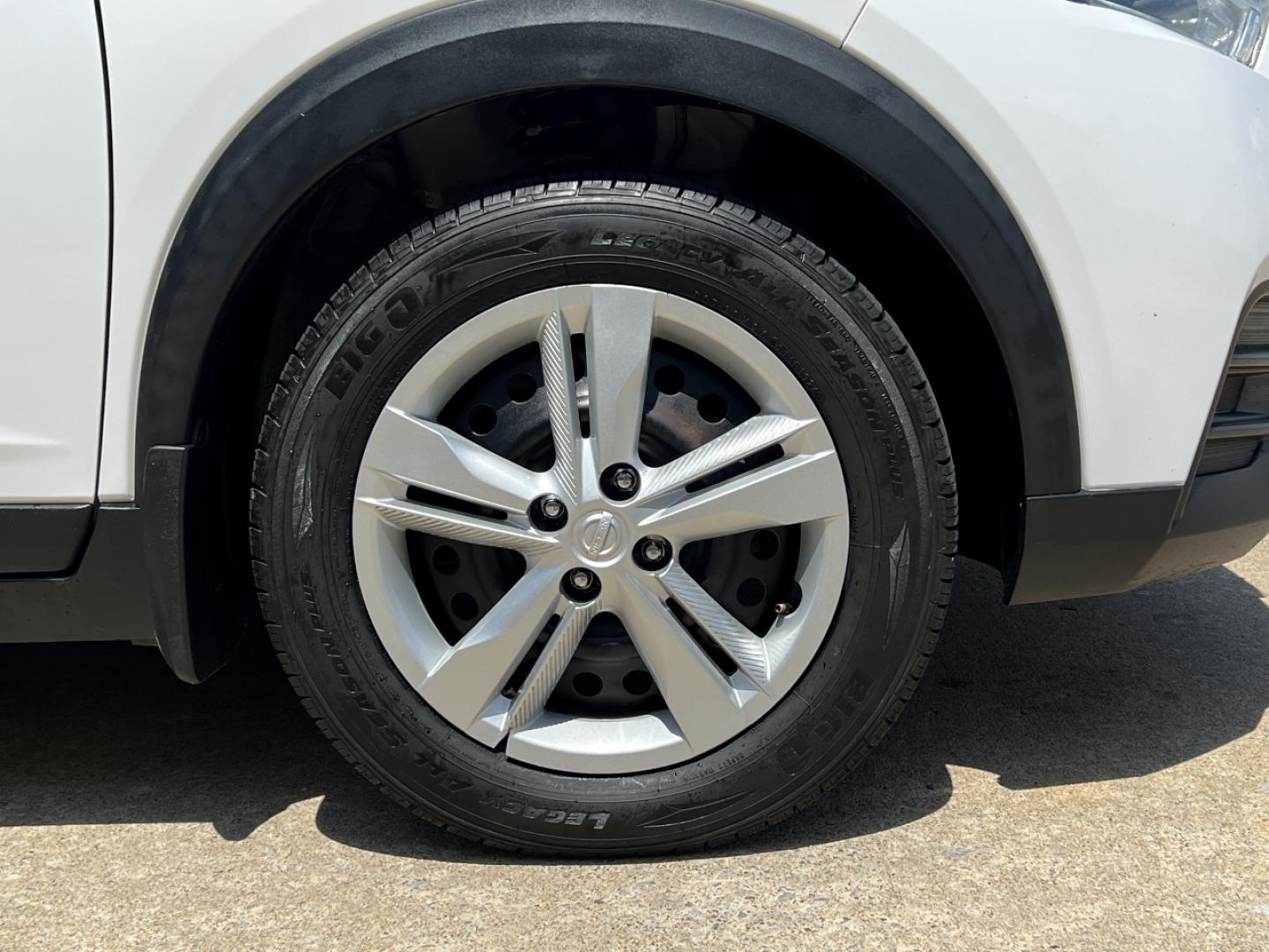 2020 WHITE /Black Cloth Nissan Kicks S (3N1CP5BV3LL) with an 1.6L 4 Cyl. engine, CVT transmission, located at 506 S. Kingshighway, Cape Girardeau, MO, 63703, (573) 235-5000, 37.294994, -89.556206 - 2020 Nissan Kicks S 1-Owner 117xxx miles Front Wheel Drive 1.6L 4 Cyl. Automatic Backup Camera Bluetooth Cruise Power Windows/Locks/Mirrors We have financing available and we accept trades! Fill out a credit application on our website or come by today! If you have any questions, give us a - Photo#34