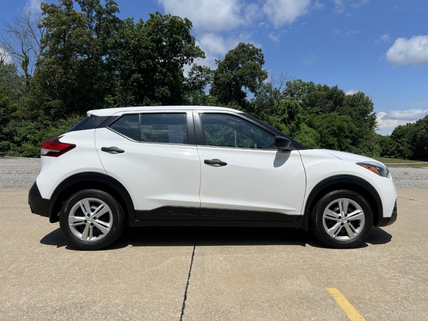 2020 WHITE /Black Cloth Nissan Kicks S (3N1CP5BV3LL) with an 1.6L 4 Cyl. engine, CVT transmission, located at 506 S. Kingshighway, Cape Girardeau, MO, 63703, (573) 235-5000, 37.294994, -89.556206 - 2020 Nissan Kicks S 1-Owner 117xxx miles Front Wheel Drive 1.6L 4 Cyl. Automatic Backup Camera Bluetooth Cruise Power Windows/Locks/Mirrors We have financing available and we accept trades! Fill out a credit application on our website or come by today! If you have any questions, give us a - Photo#5