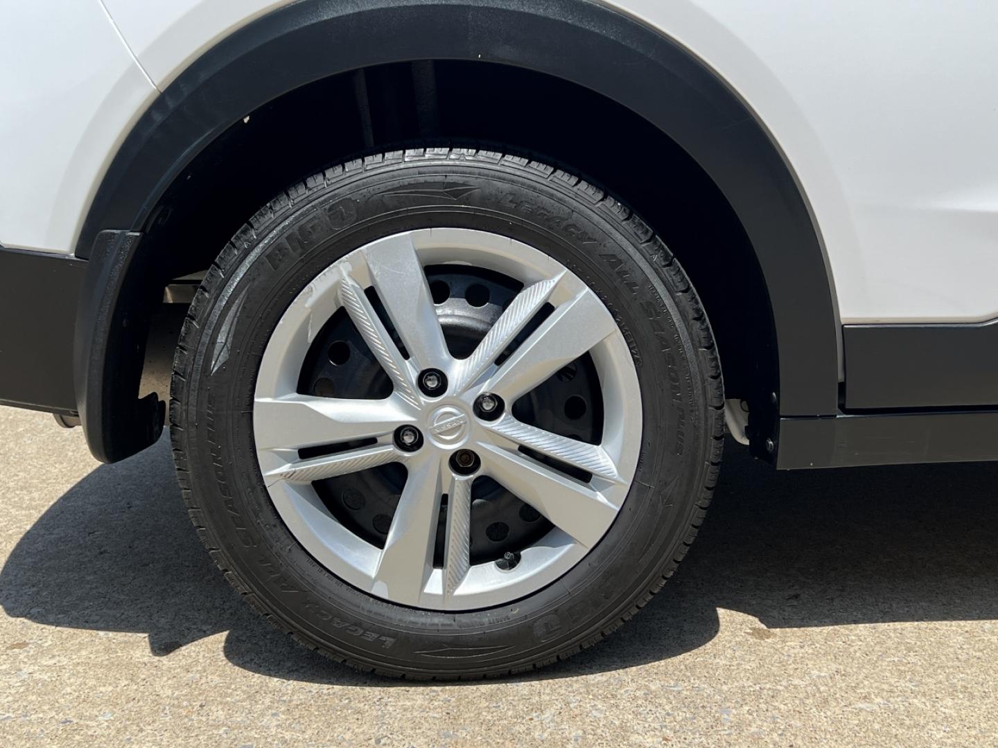 2020 WHITE /Black Cloth Nissan Kicks S (3N1CP5BV3LL) with an 1.6L 4 Cyl. engine, CVT transmission, located at 506 S. Kingshighway, Cape Girardeau, MO, 63703, (573) 235-5000, 37.294994, -89.556206 - 2020 Nissan Kicks S 1-Owner 117xxx miles Front Wheel Drive 1.6L 4 Cyl. Automatic Backup Camera Bluetooth Cruise Power Windows/Locks/Mirrors We have financing available and we accept trades! Fill out a credit application on our website or come by today! If you have any questions, give us a - Photo#33