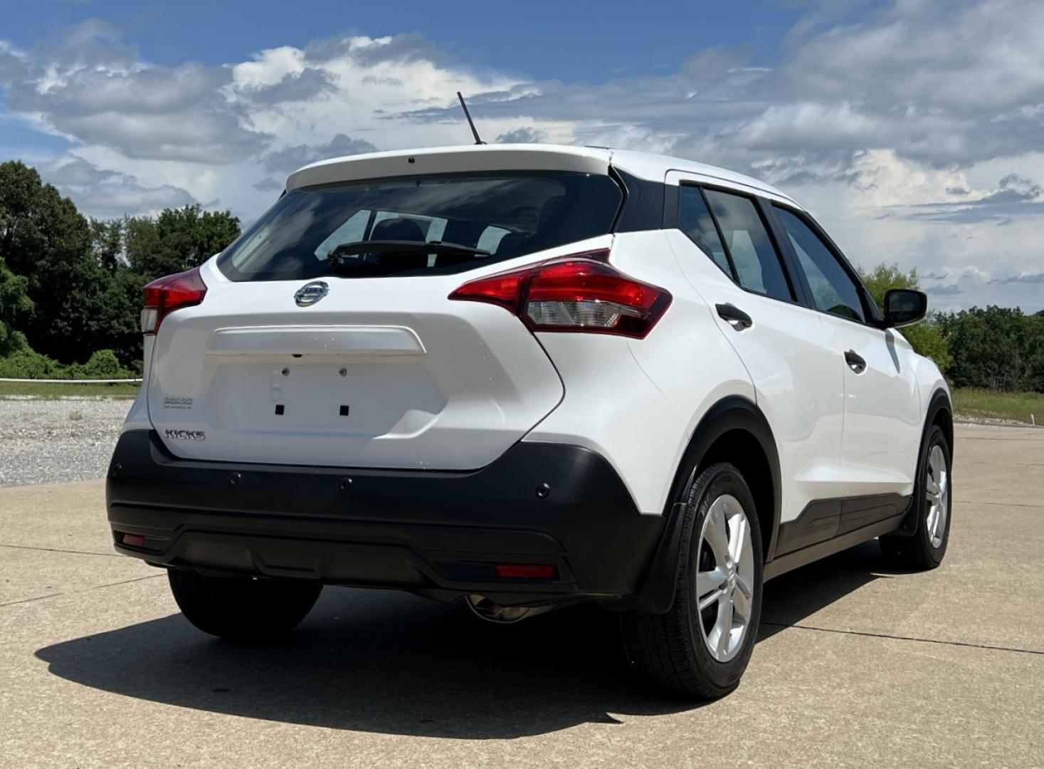 2020 WHITE /Black Cloth Nissan Kicks S (3N1CP5BV3LL) with an 1.6L 4 Cyl. engine, CVT transmission, located at 506 S. Kingshighway, Cape Girardeau, MO, 63703, (573) 235-5000, 37.294994, -89.556206 - 2020 Nissan Kicks S 1-Owner 117xxx miles Front Wheel Drive 1.6L 4 Cyl. Automatic Backup Camera Bluetooth Cruise Power Windows/Locks/Mirrors We have financing available and we accept trades! Fill out a credit application on our website or come by today! If you have any questions, give us a - Photo#6