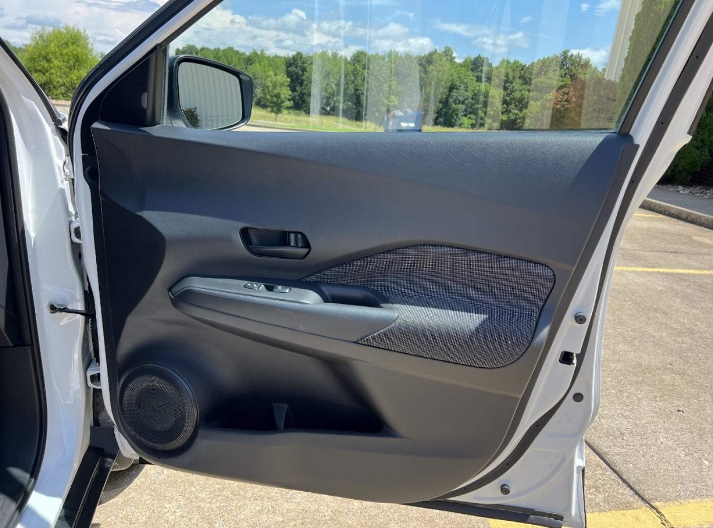 2020 WHITE /Black Cloth Nissan Kicks S (3N1CP5BV3LL) with an 1.6L 4 Cyl. engine, CVT transmission, located at 506 S. Kingshighway, Cape Girardeau, MO, 63703, (573) 235-5000, 37.294994, -89.556206 - 2020 Nissan Kicks S 1-Owner 117xxx miles Front Wheel Drive 1.6L 4 Cyl. Automatic Backup Camera Bluetooth Cruise Power Windows/Locks/Mirrors We have financing available and we accept trades! Fill out a credit application on our website or come by today! If you have any questions, give us a - Photo#12