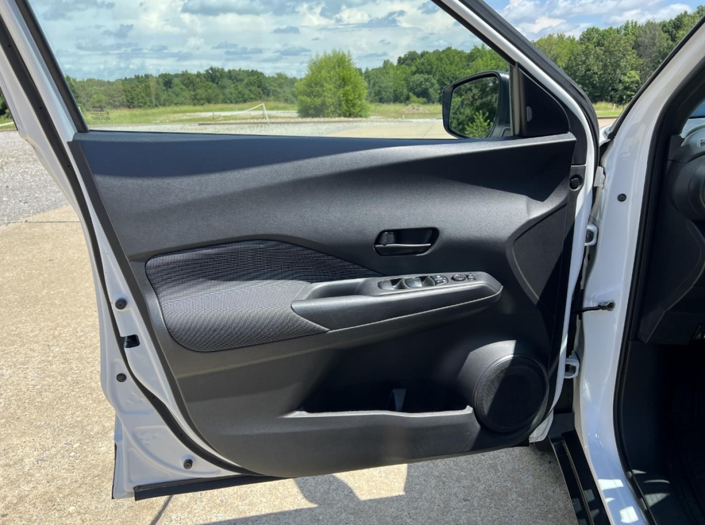 2020 WHITE /Black Cloth Nissan Kicks S (3N1CP5BV3LL) with an 1.6L 4 Cyl. engine, CVT transmission, located at 506 S. Kingshighway, Cape Girardeau, MO, 63703, (573) 235-5000, 37.294994, -89.556206 - 2020 Nissan Kicks S 1-Owner 117xxx miles Front Wheel Drive 1.6L 4 Cyl. Automatic Backup Camera Bluetooth Cruise Power Windows/Locks/Mirrors We have financing available and we accept trades! Fill out a credit application on our website or come by today! If you have any questions, give us a - Photo#10