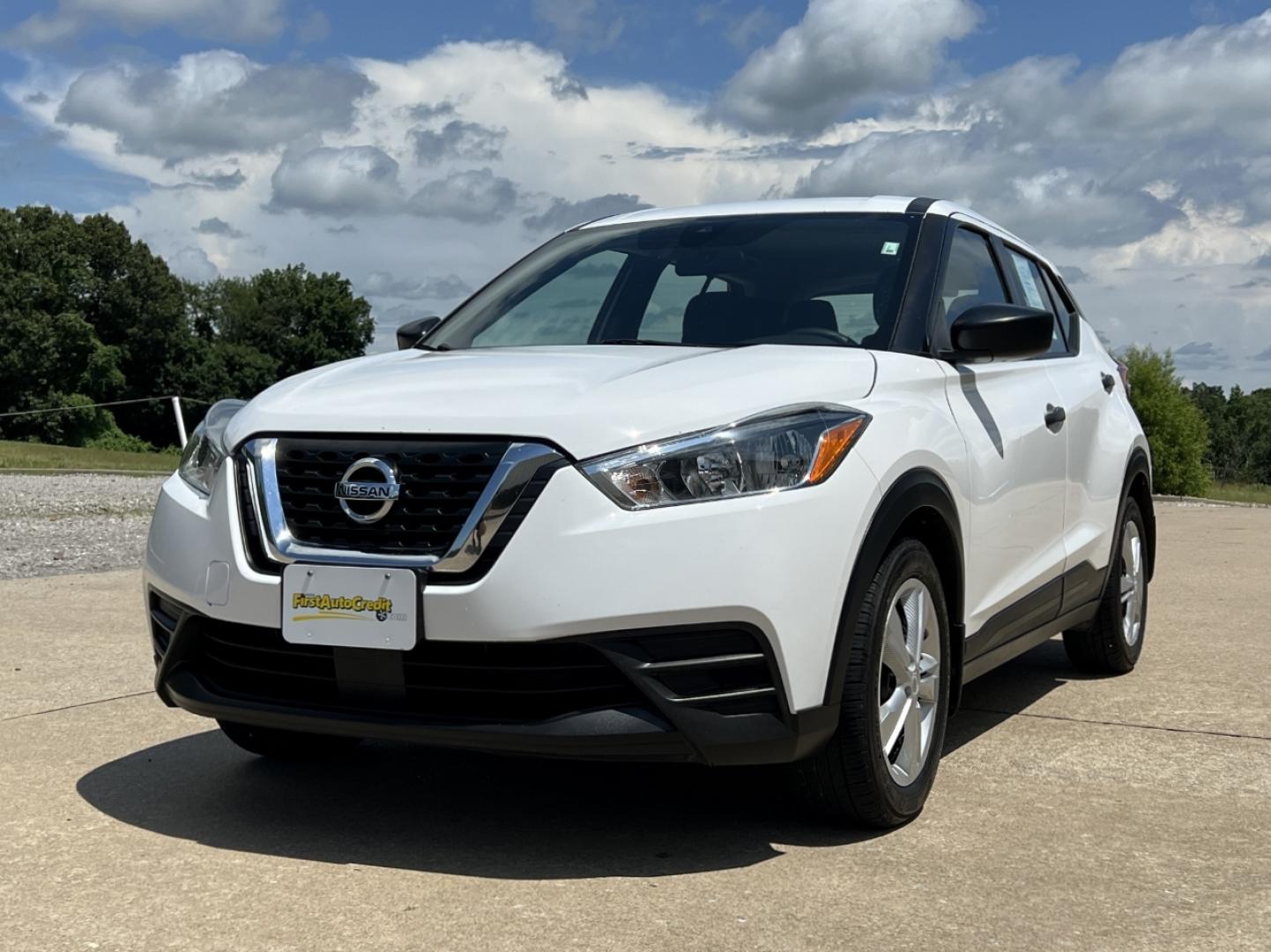 2020 WHITE /Black Cloth Nissan Kicks S (3N1CP5BV3LL) with an 1.6L 4 Cyl. engine, CVT transmission, located at 506 S. Kingshighway, Cape Girardeau, MO, 63703, (573) 235-5000, 37.294994, -89.556206 - 2020 Nissan Kicks S 1-Owner 117xxx miles Front Wheel Drive 1.6L 4 Cyl. Automatic Backup Camera Bluetooth Cruise Power Windows/Locks/Mirrors We have financing available and we accept trades! Fill out a credit application on our website or come by today! If you have any questions, give us a - Photo#3