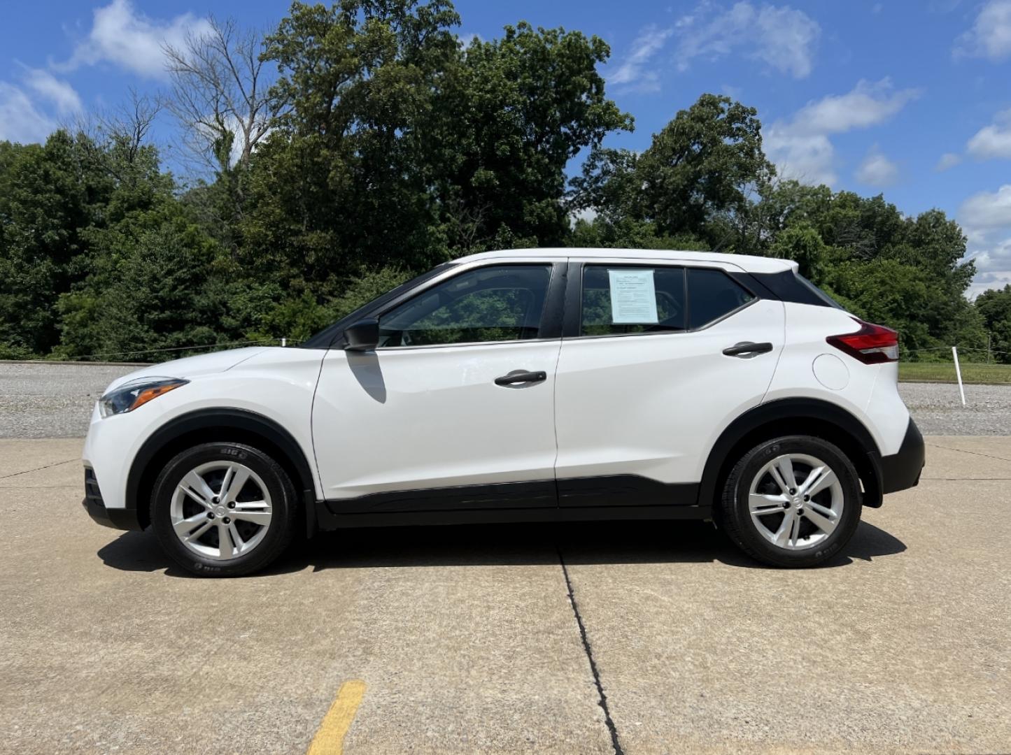 2020 WHITE /Black Cloth Nissan Kicks S (3N1CP5BV3LL) with an 1.6L 4 Cyl. engine, CVT transmission, located at 506 S. Kingshighway, Cape Girardeau, MO, 63703, (573) 235-5000, 37.294994, -89.556206 - 2020 Nissan Kicks S 1-Owner 117xxx miles Front Wheel Drive 1.6L 4 Cyl. Automatic Backup Camera Bluetooth Cruise Power Windows/Locks/Mirrors We have financing available and we accept trades! Fill out a credit application on our website or come by today! If you have any questions, give us a - Photo#4