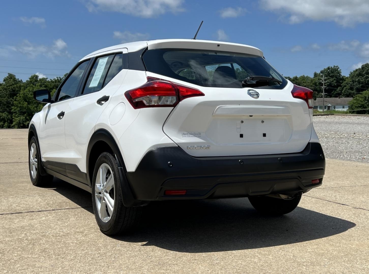 2020 WHITE /Black Cloth Nissan Kicks S (3N1CP5BV3LL) with an 1.6L 4 Cyl. engine, CVT transmission, located at 506 S. Kingshighway, Cape Girardeau, MO, 63703, (573) 235-5000, 37.294994, -89.556206 - 2020 Nissan Kicks S 1-Owner 117xxx miles Front Wheel Drive 1.6L 4 Cyl. Automatic Backup Camera Bluetooth Cruise Power Windows/Locks/Mirrors We have financing available and we accept trades! Fill out a credit application on our website or come by today! If you have any questions, give us a - Photo#7